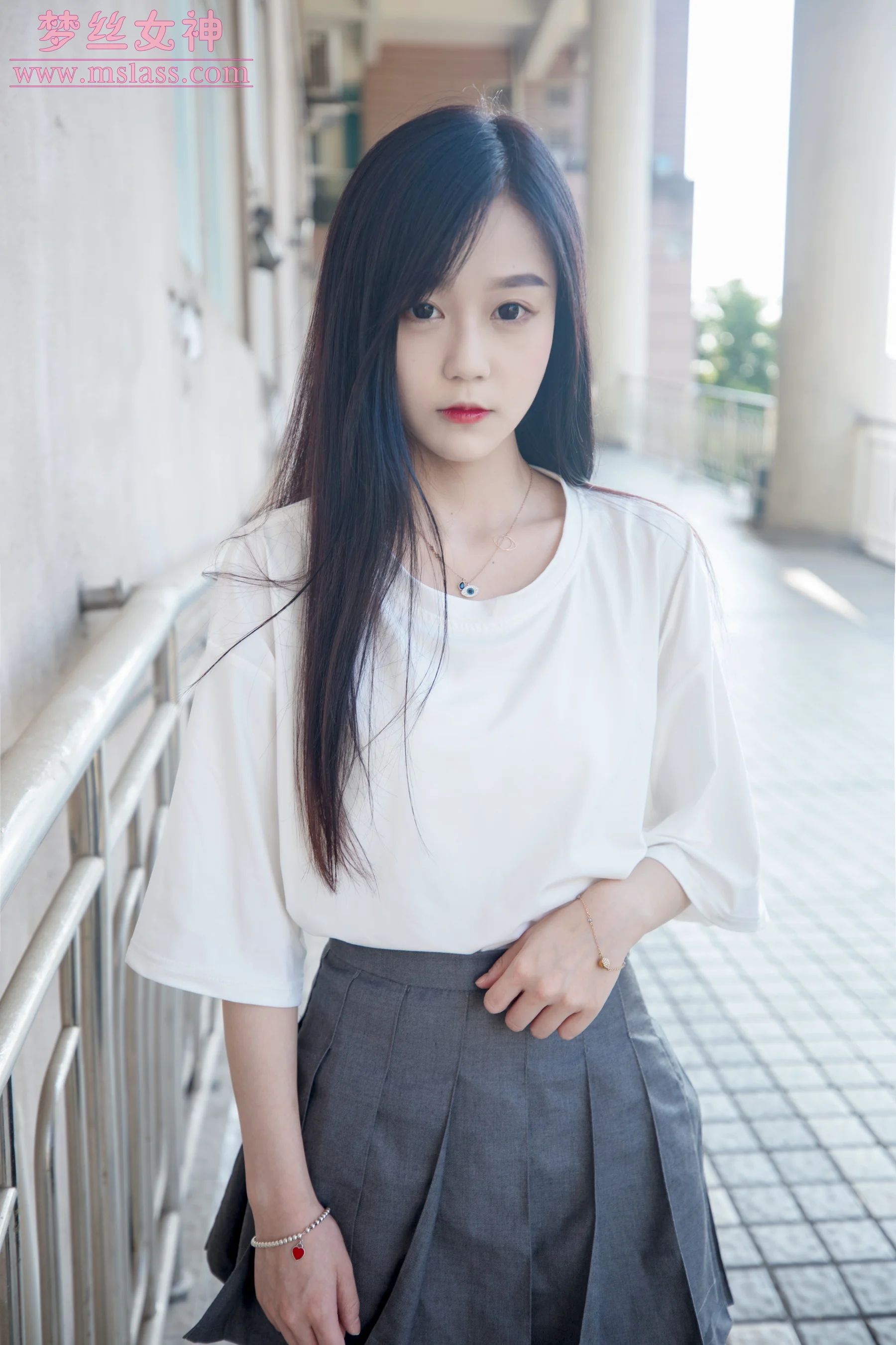 [MSLASS梦丝女神] No.040 灵灵 甜静的明星脸 - 爱照片