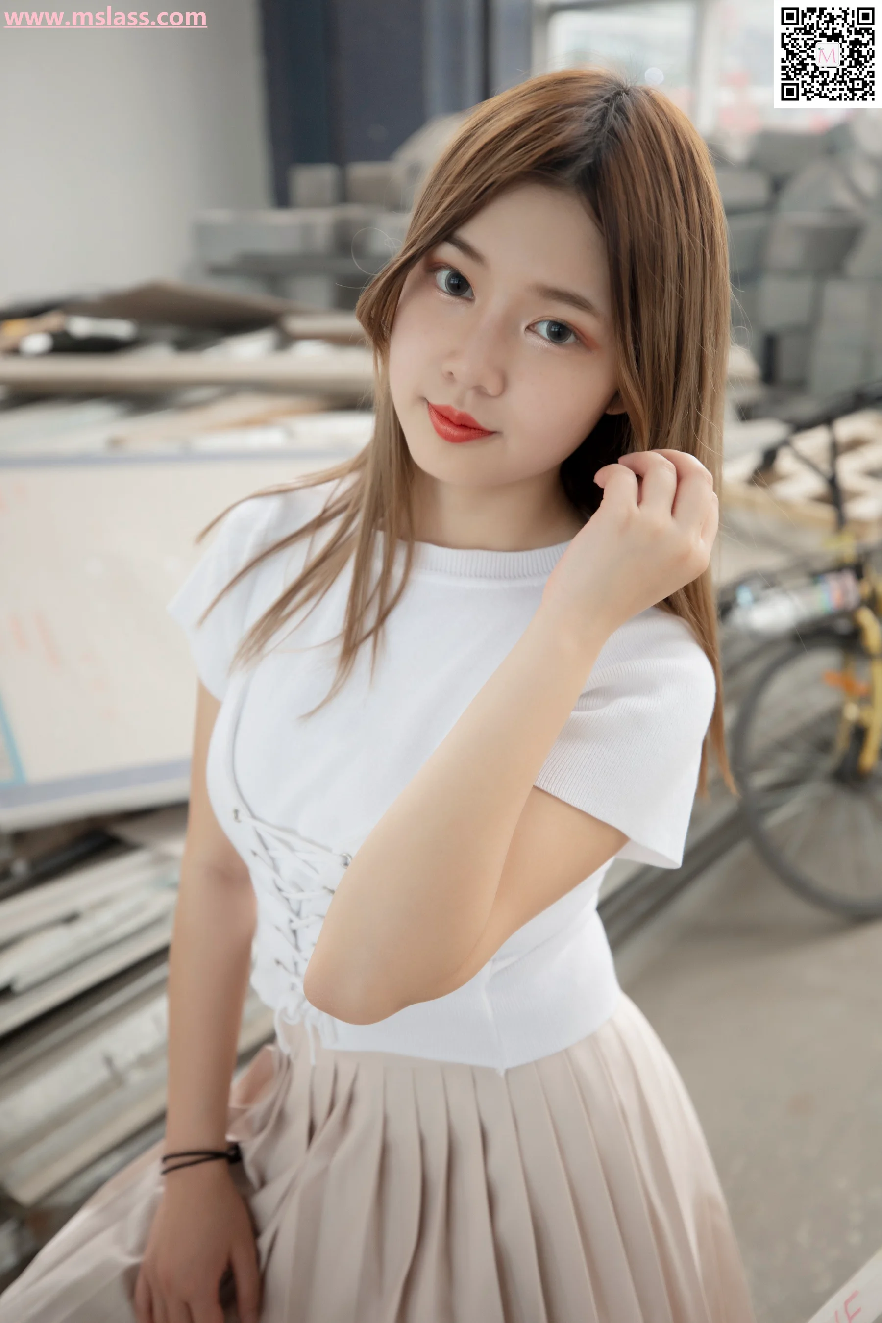 [MSLASS梦丝女神] No.053 小除夕 废墟的小白鞋 - 爱照片
