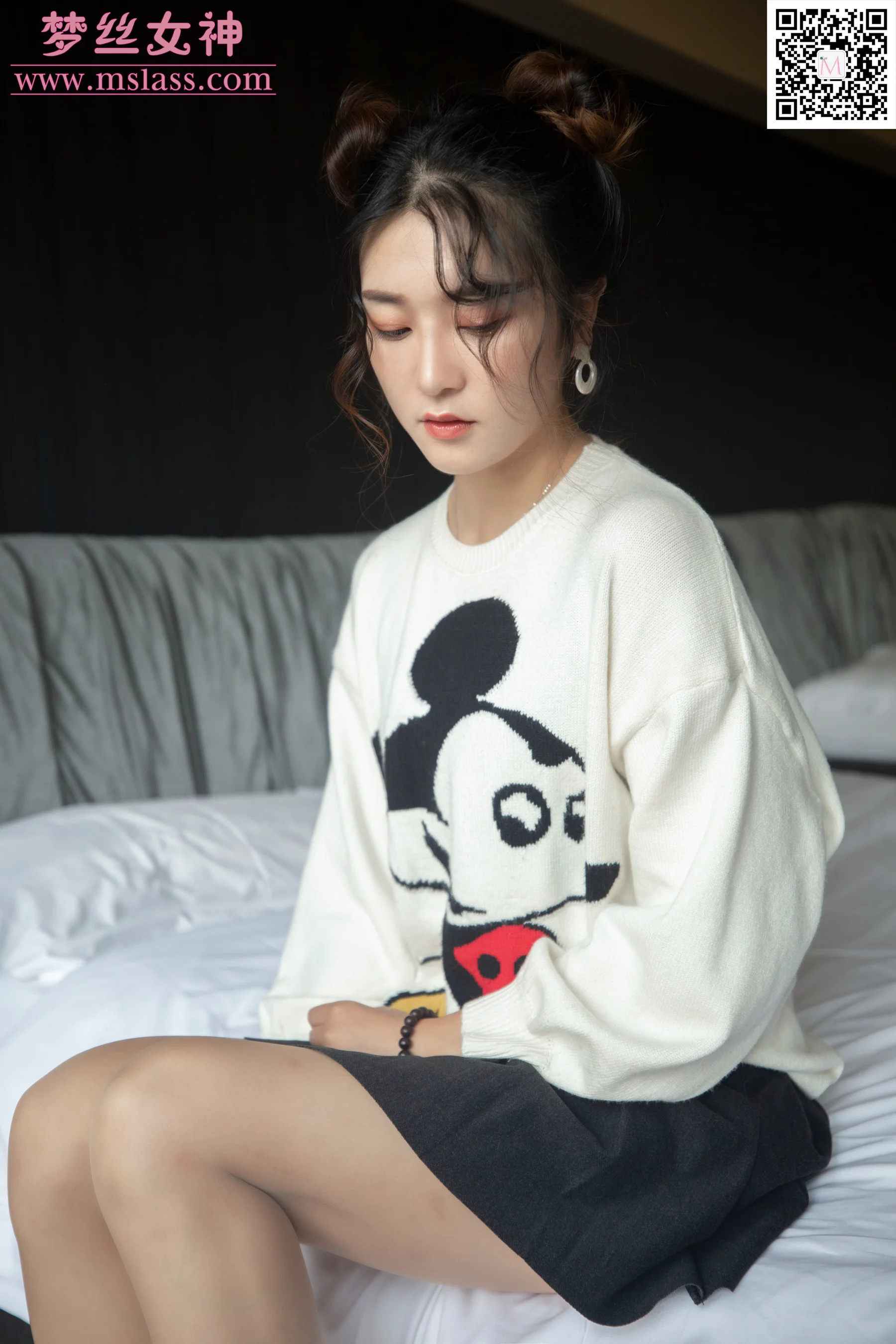 [MSLASS梦丝女神] No.074 雨晨 白卫衣下的美 - 爱照片