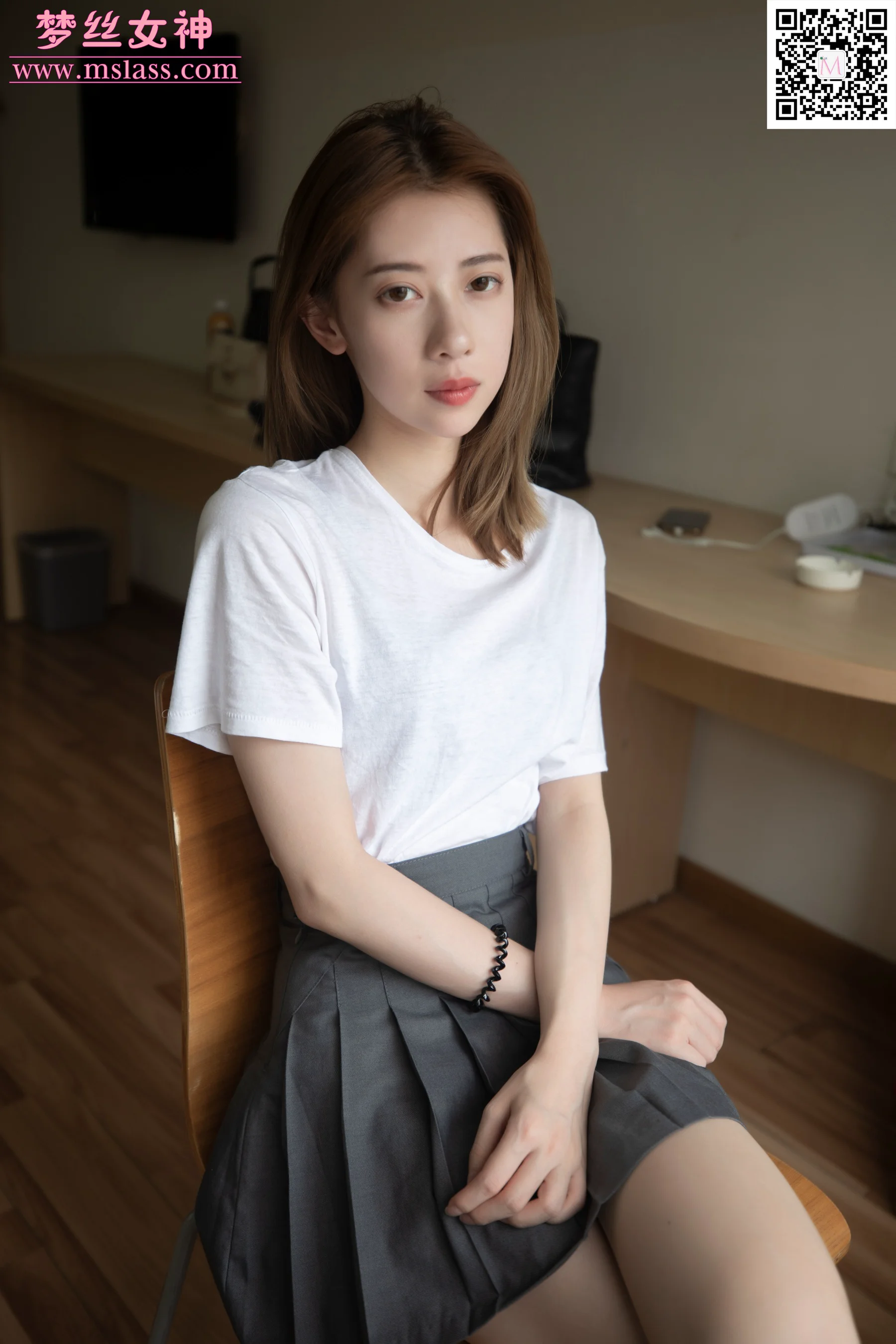 [MSLASS梦丝女神] No.080 苏沐 超细长腿 - 爱照片