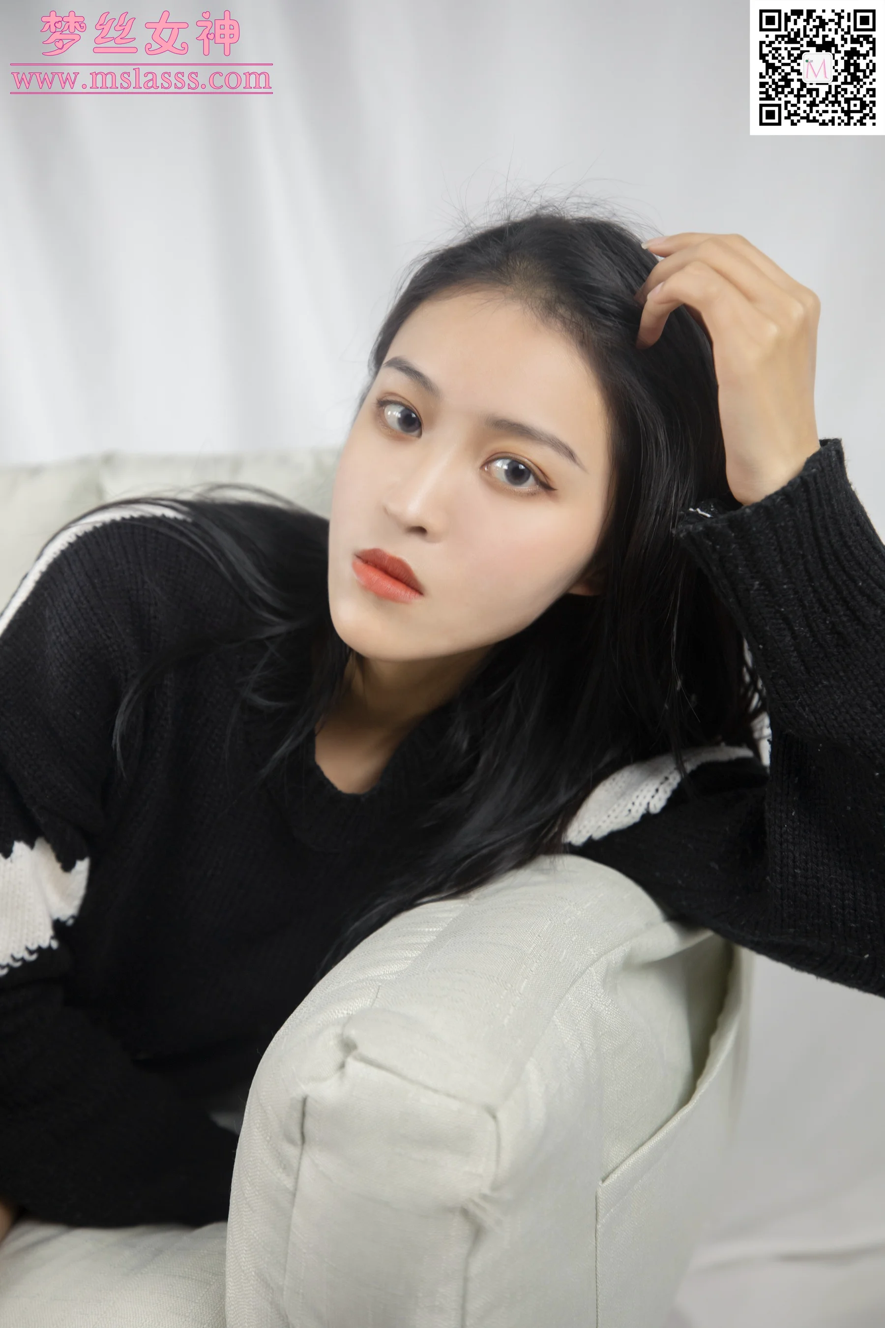 [MSLASS梦丝女神] No.098 小穆 毛衣挡不住长腿 - 爱照片