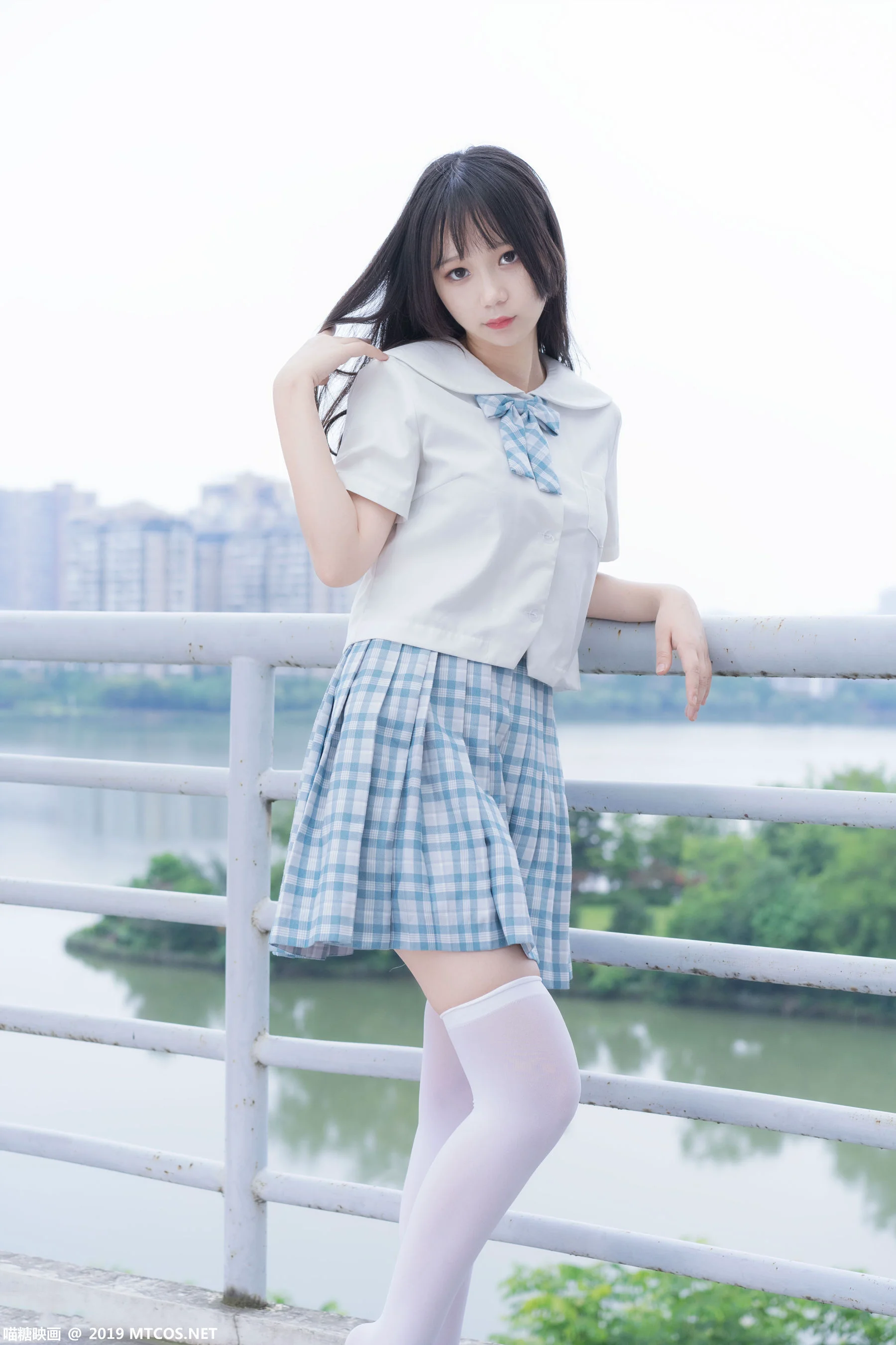 《白丝格子裙少女》 [喵糖映画] VOL.015 写真集 - 爱照片