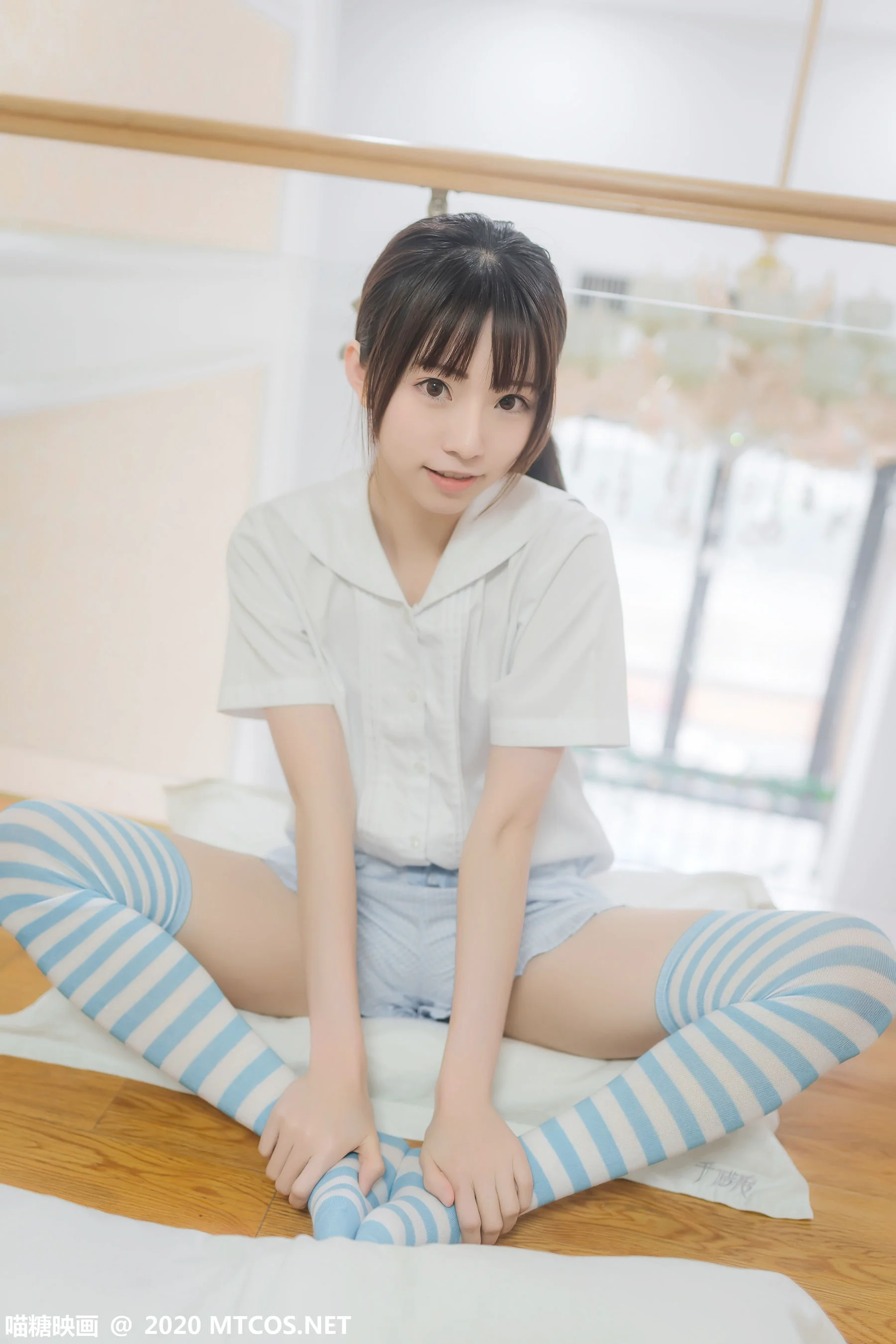 [喵糖映画] VOL.216 《蓝色条纹袜》 写真集 - 爱照片