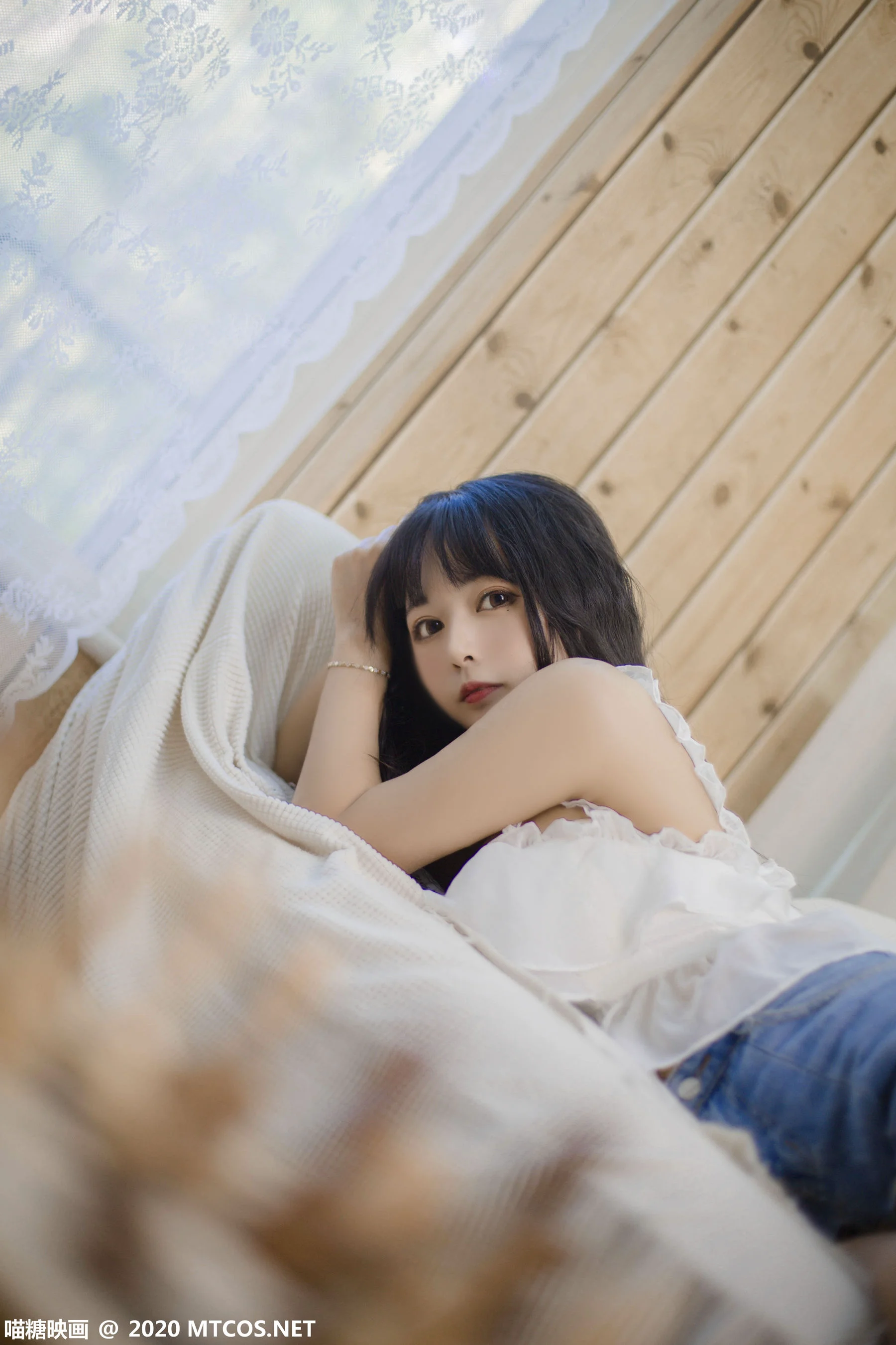 [喵糖映画] VOL.288 客厅少女 写真集 - 爱照片