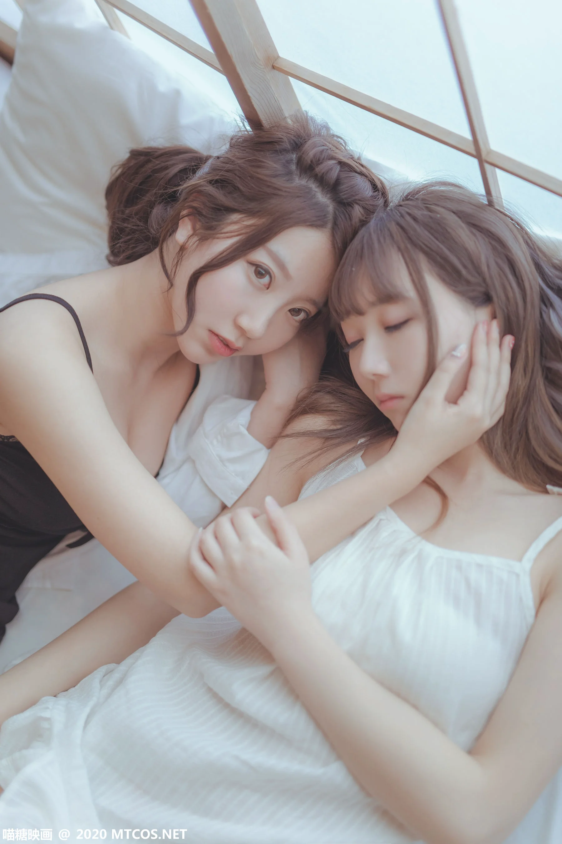 [喵糖映画] VOL.327 闺蜜情谊 写真套图 - 爱照片