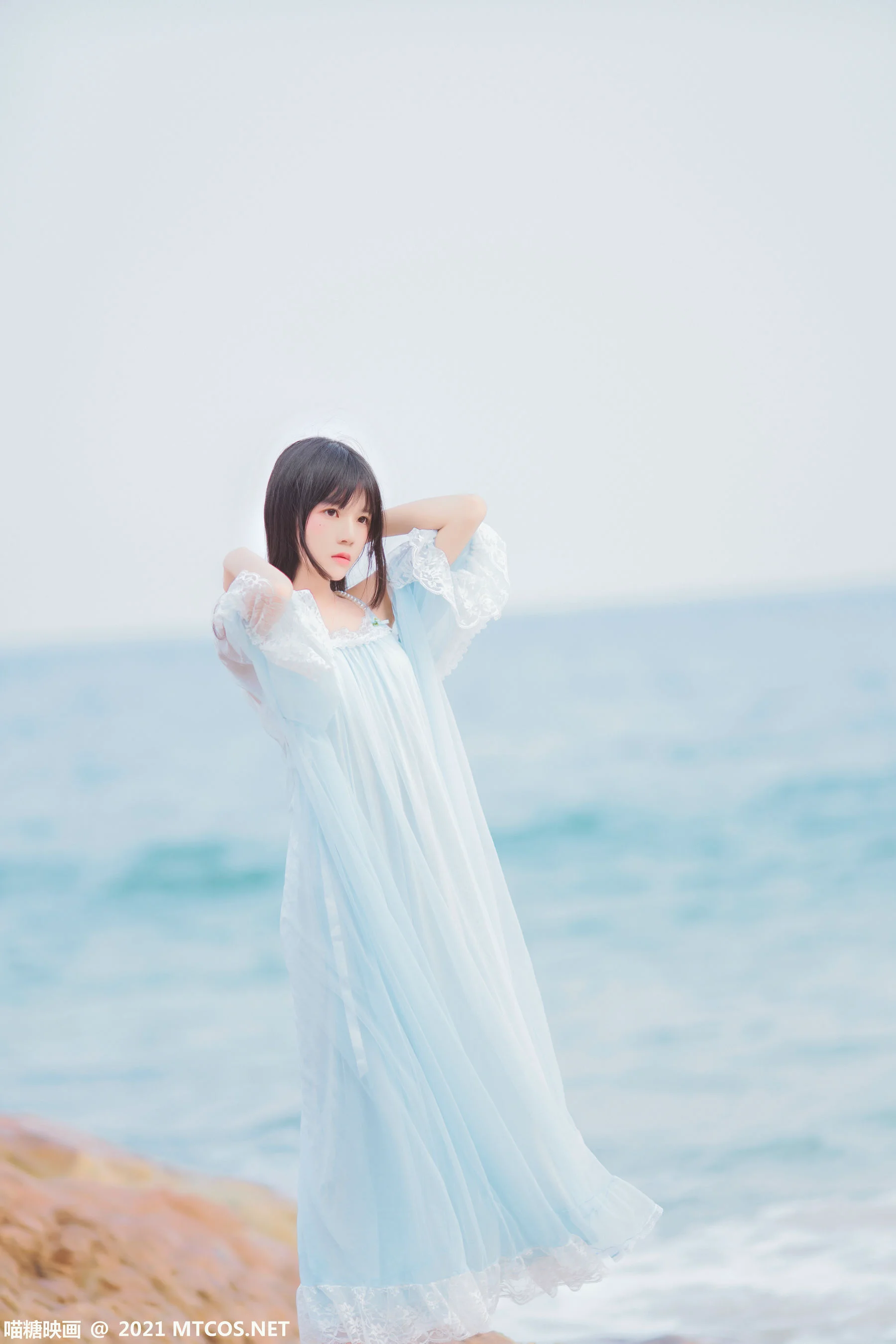 [喵糖映画] VOL.380 海边长裙 写真套图 - 爱照片