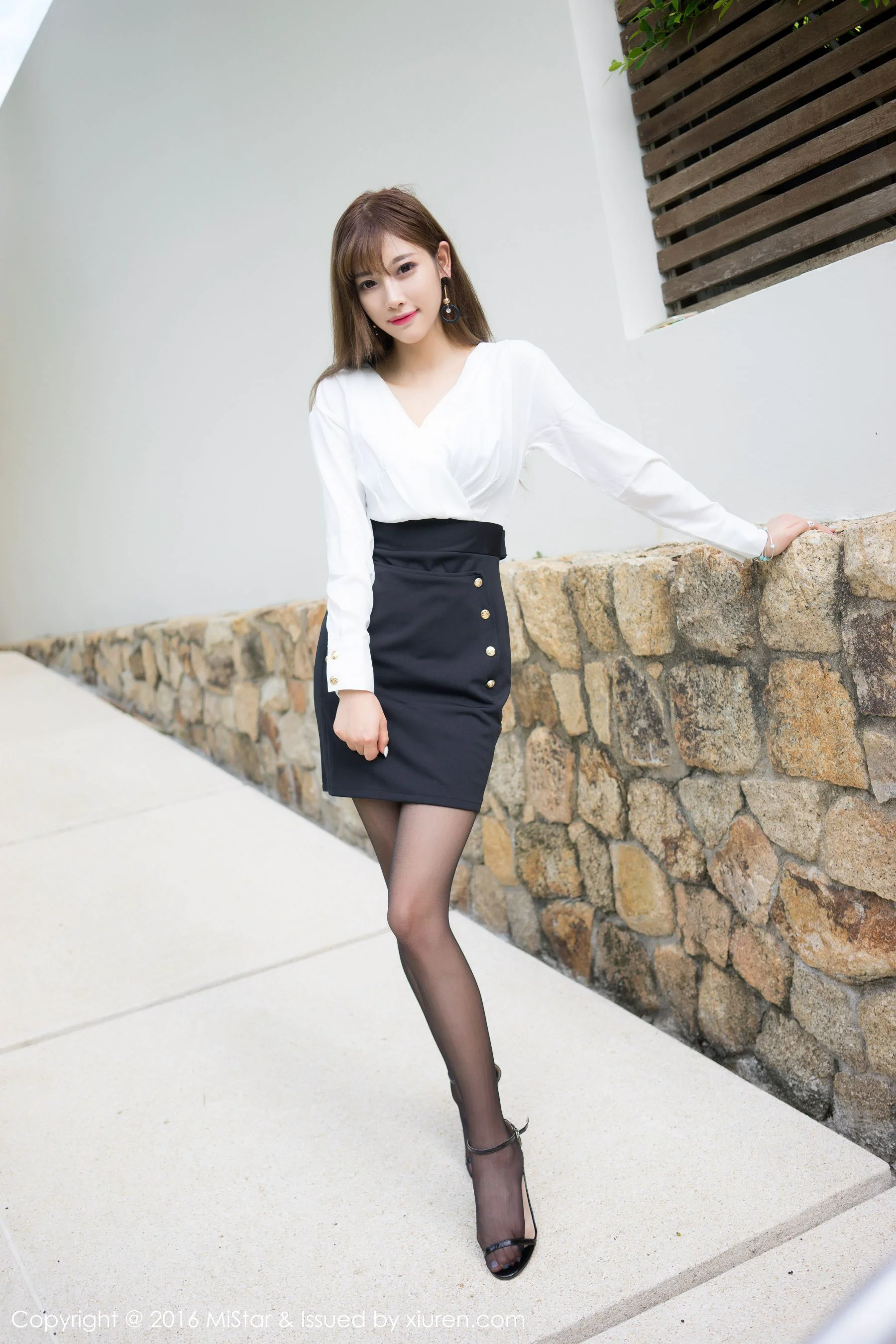 sugar小甜心CC《街拍OL+丝袜撕扯+性感比基尼》 [魅妍社MiStar] Vol.142 写真集 - 爱照片
