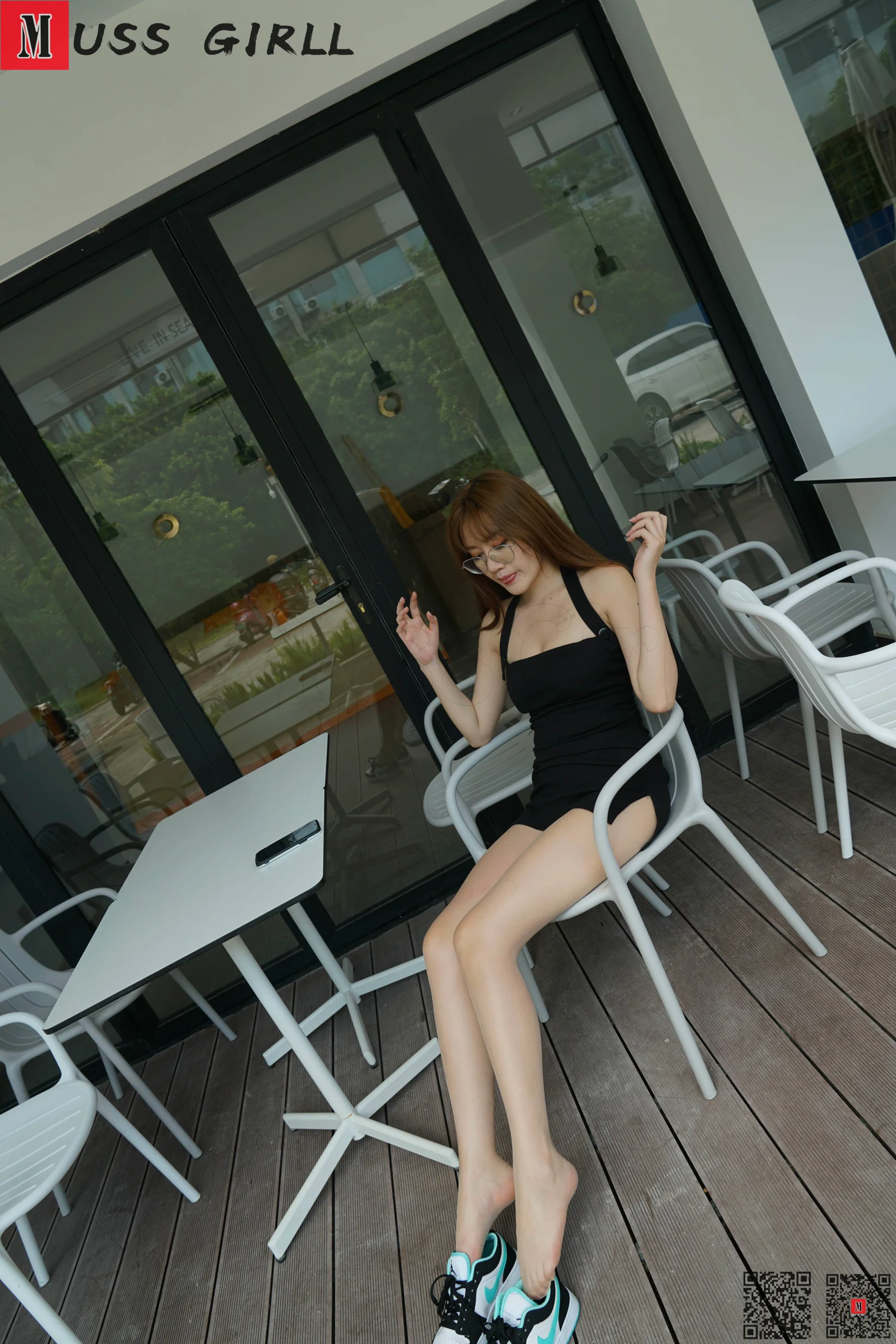 [MussGirl慕丝女郎] No.242 户外肉丝包臀裙 - 爱照片