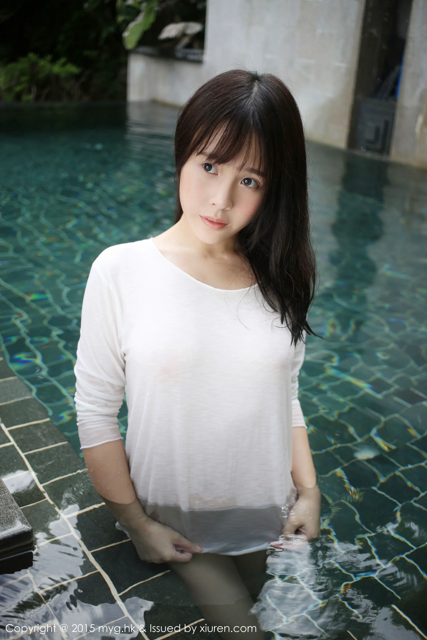 Evelyn艾莉《泳池湿身》 [美媛馆MyGirl] Vol.180 写真集 - 爱照片