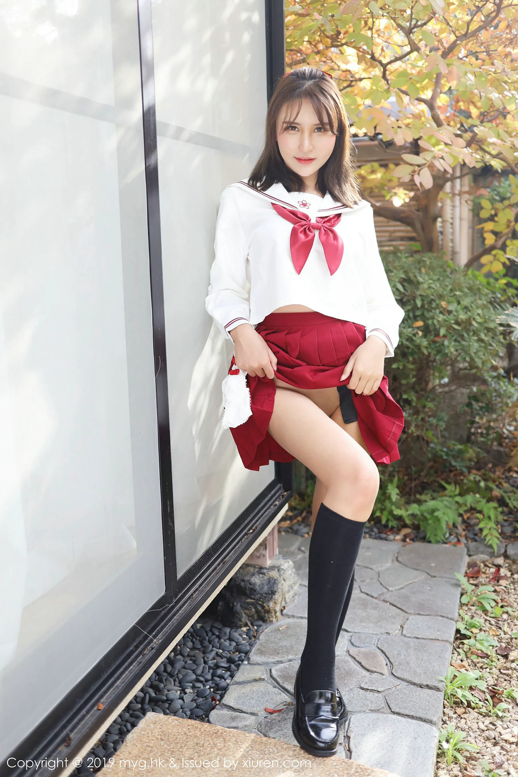 SOLO_尹菲《户外拍摄的学生制服系列》 [美媛馆MyGirl] Vol.341 写真集 - 爱照片