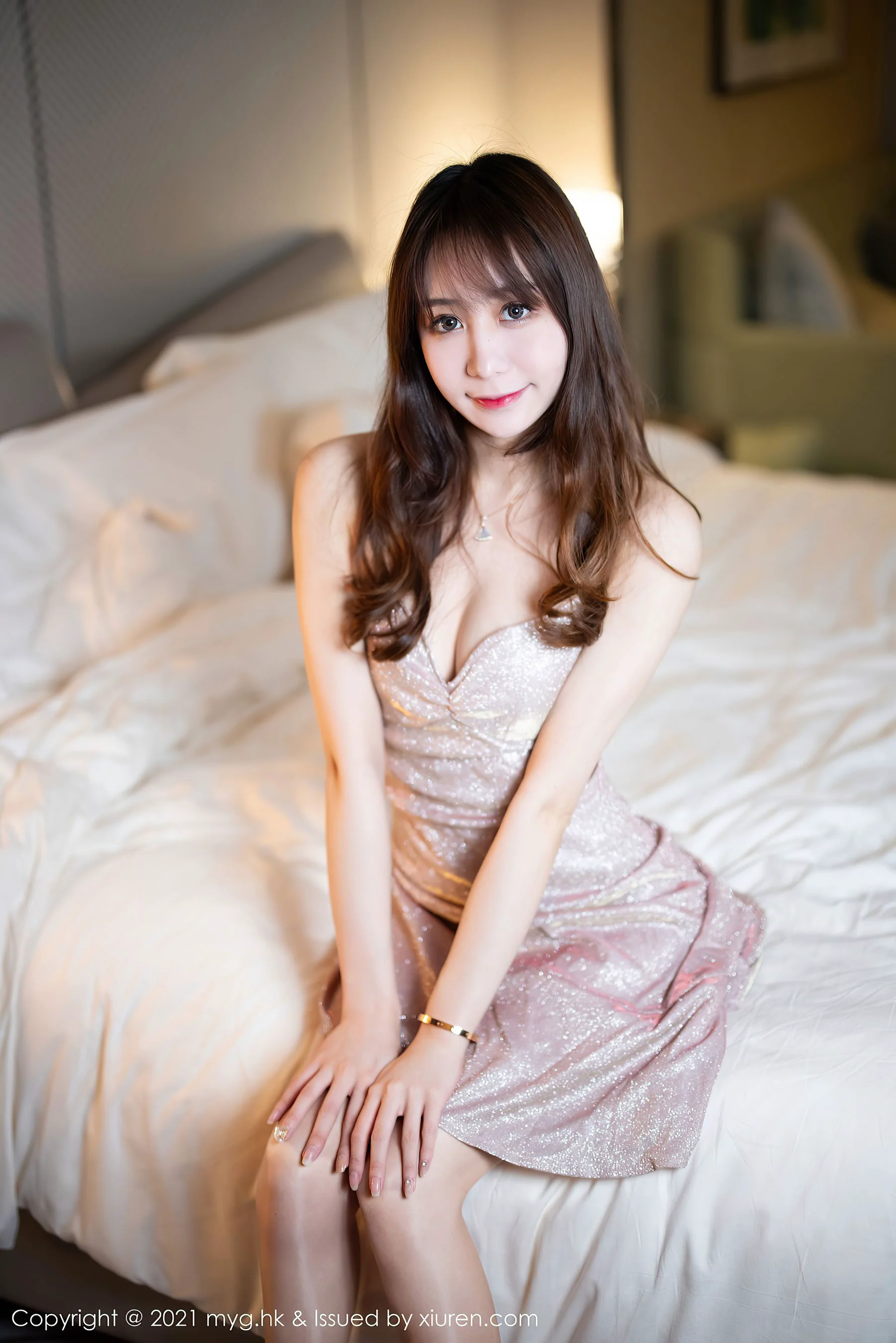 [美媛馆MyGirl] Vol.577 水水er – 绚丽多姿的璀璨吊裙 - 爱照片
