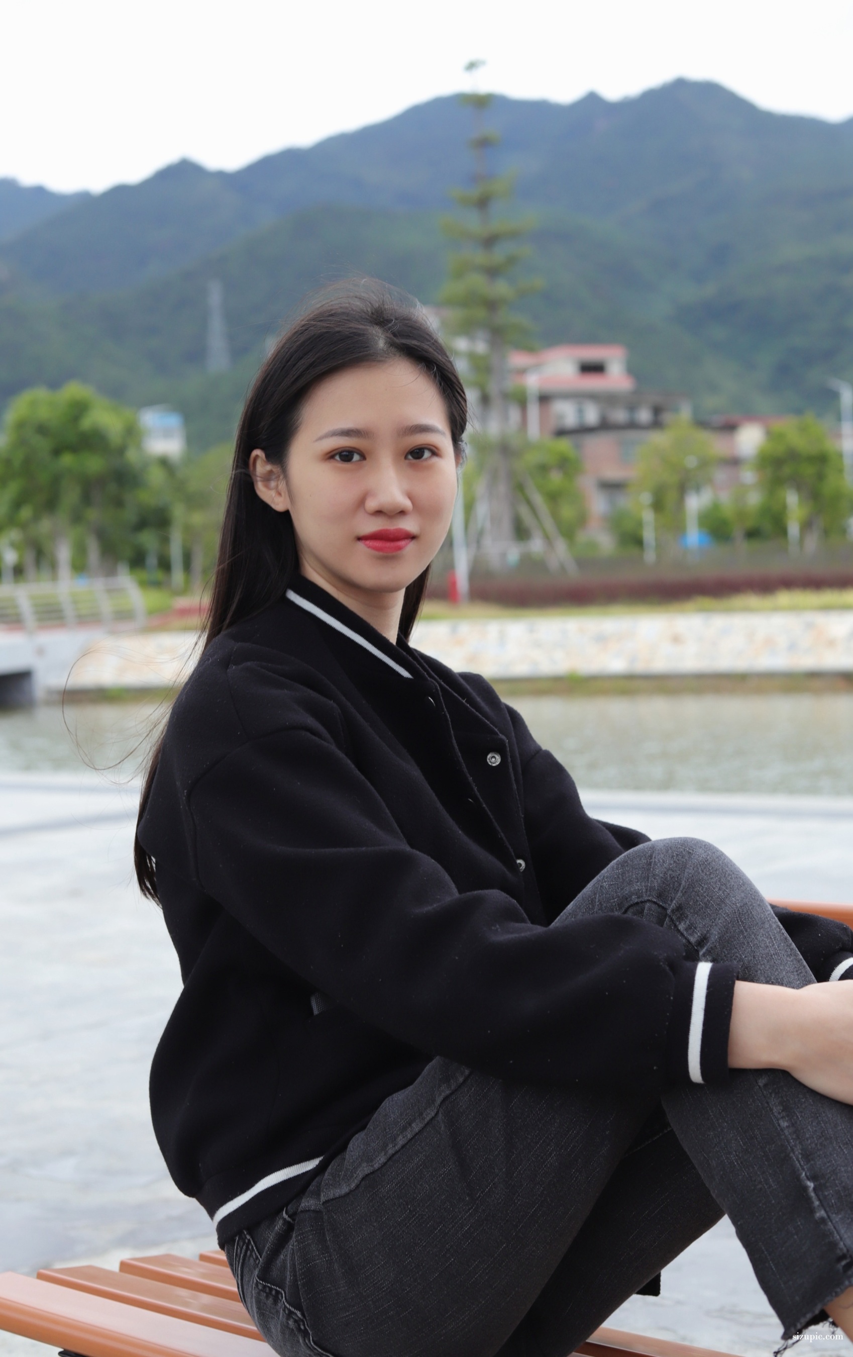 [Pary学生模拍] No.011 极品女神小芳首发长椅大方展示极品美脚 - 爱照片