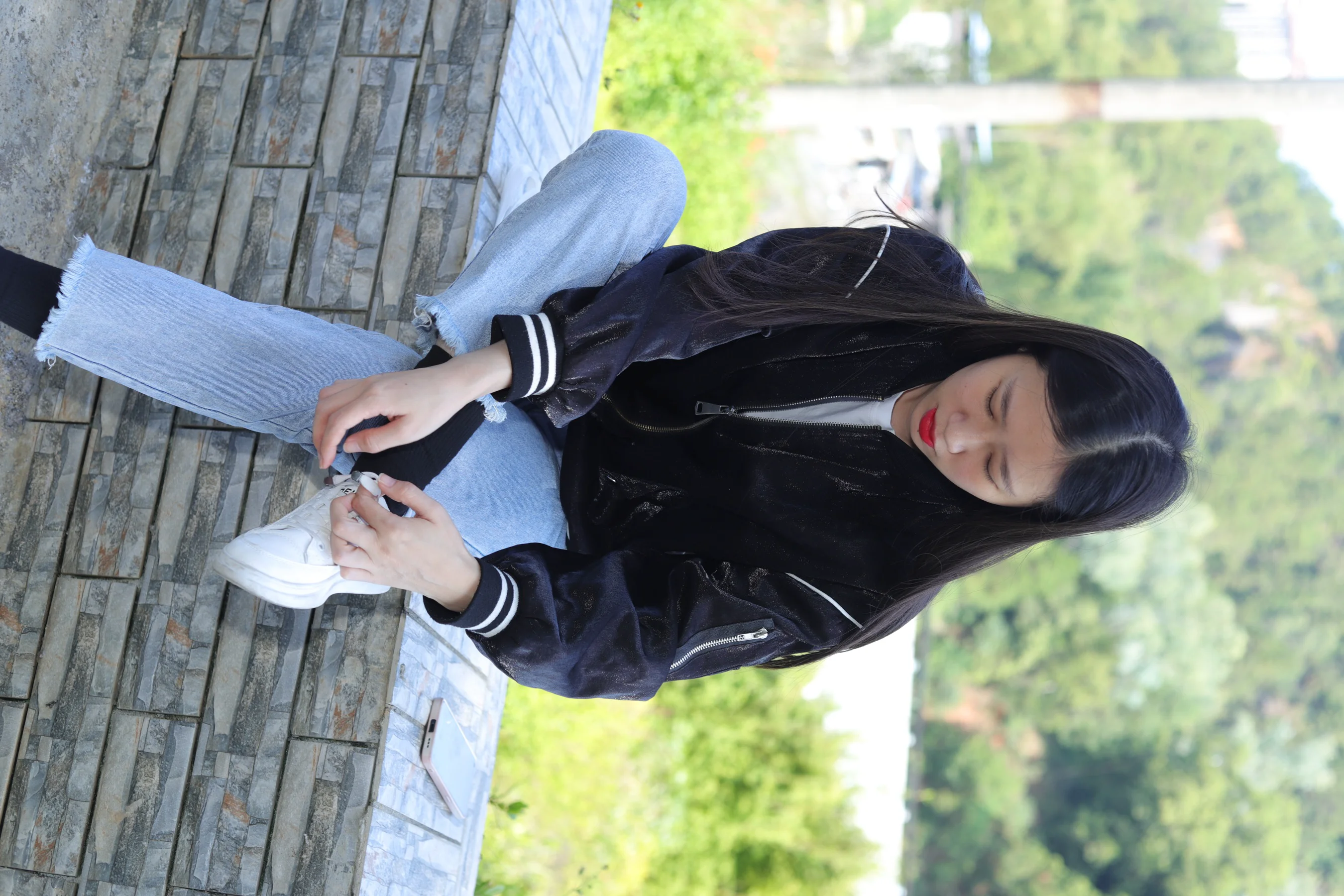 [Pary摄影] No.068 极品美女小芳公园脱掉鞋袜展示极品美脚 - 爱照片