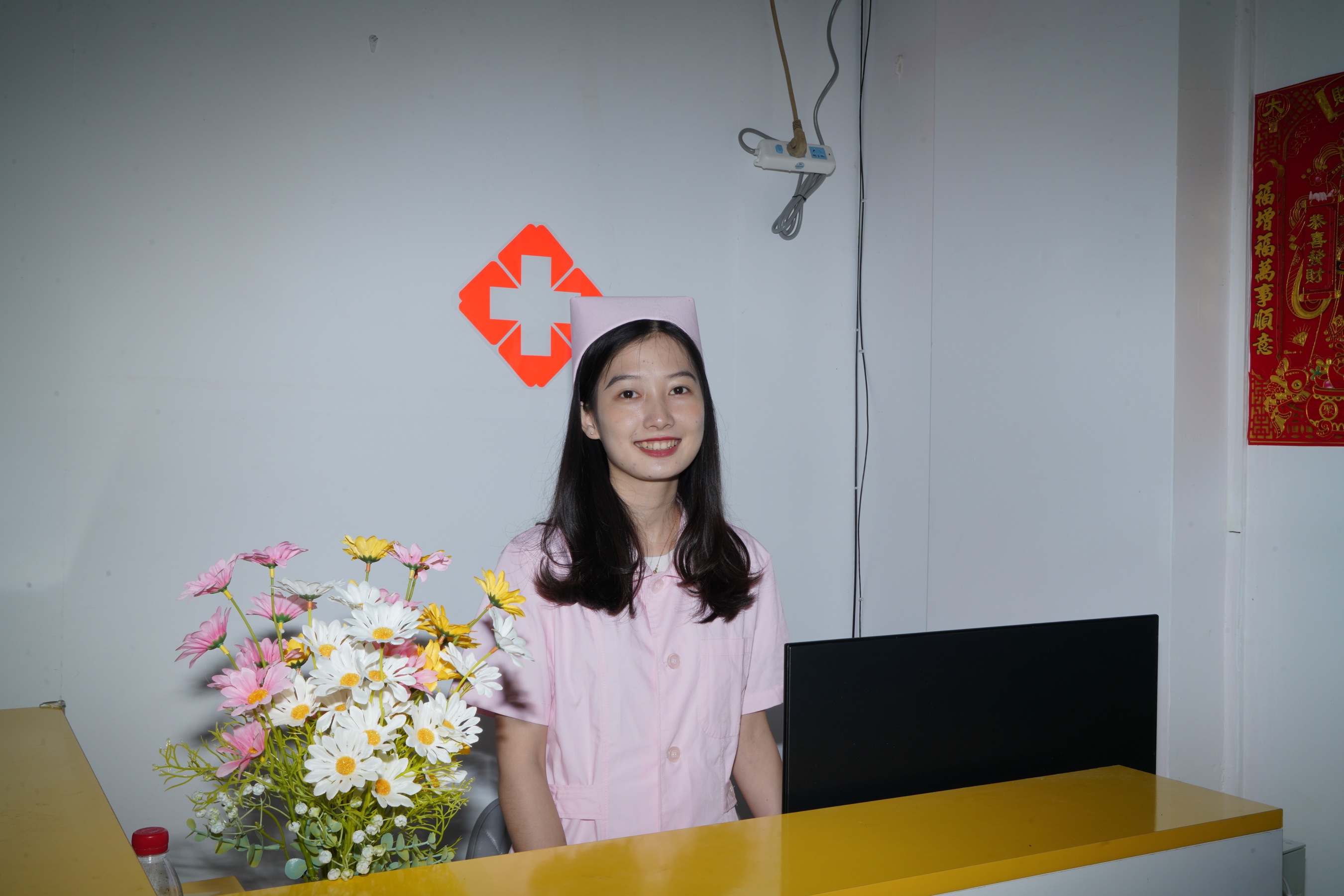 [Pary摄影] No.099 搞怪“护士”小姐姐燕玲秀美脚 - 爱照片