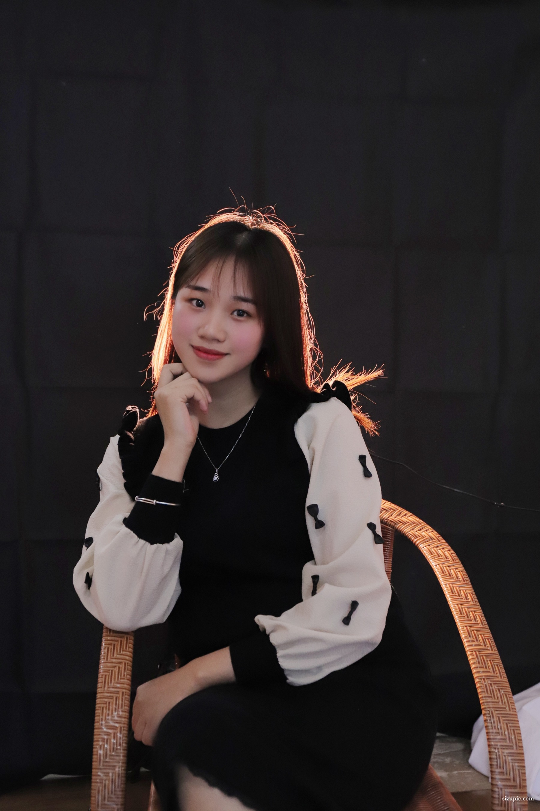 [Pary摄影] No.137 曾经做过车模的大美女灵儿棚拍38码美脚 - 爱照片
