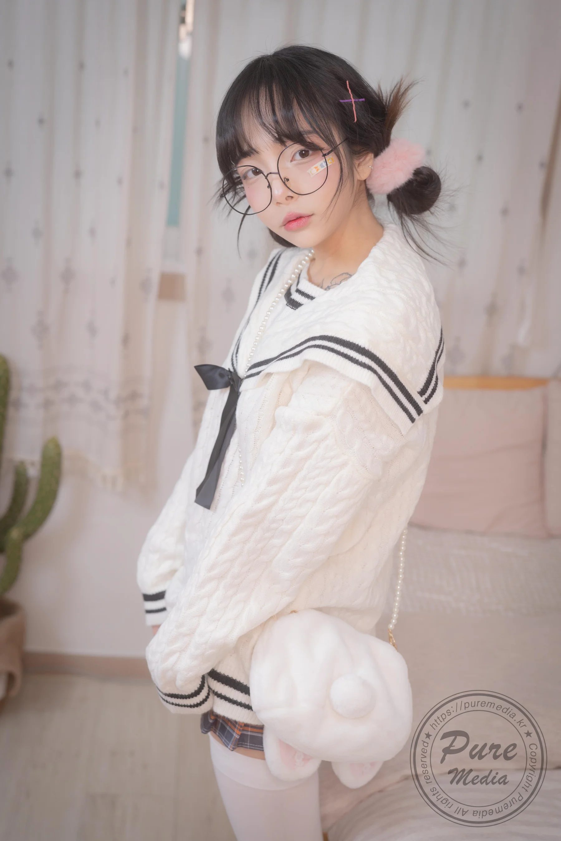 [Pure Media] Vol.276 Jelly (젤리) – Girl Trapped in a Rooftop Room - 爱照片
