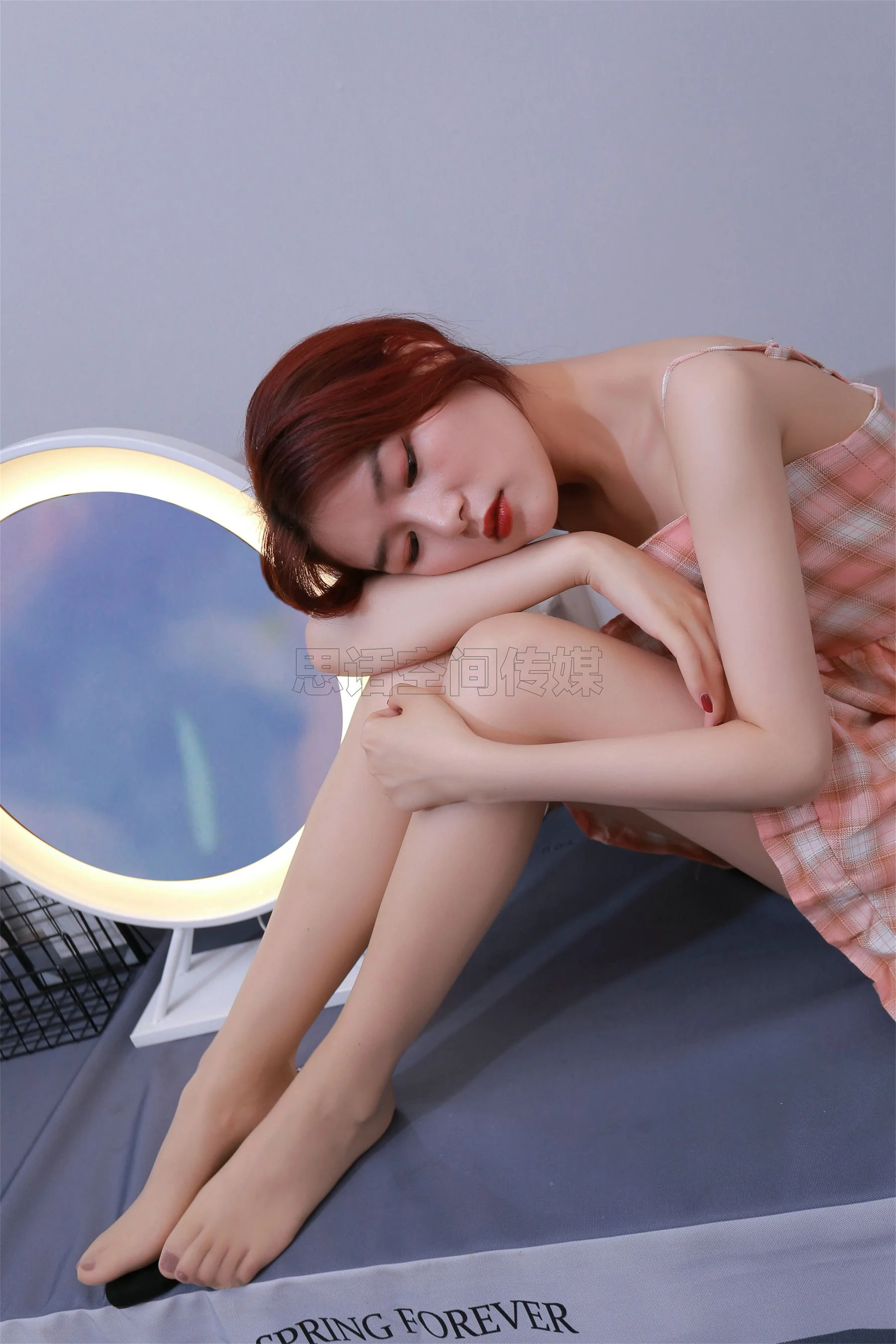 [思话SiHua] SH158 筱蝶 – 桌上的肉丝女孩 - 爱照片