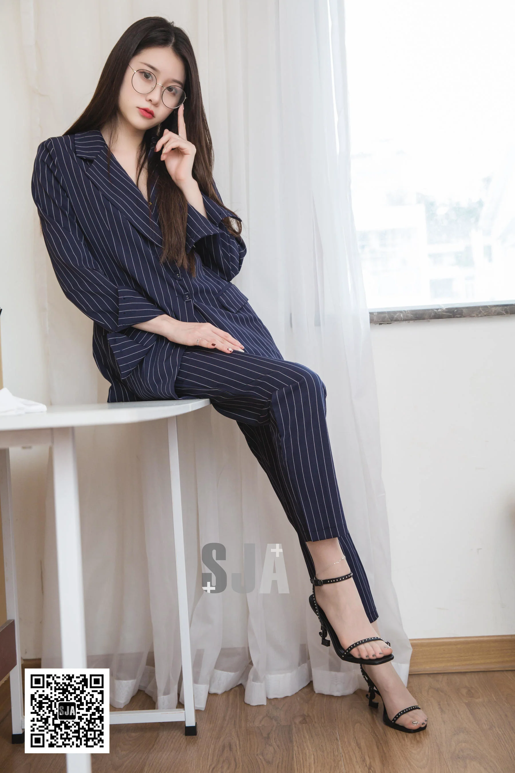 [SJA佳爷] Vol.016 佳爷 闺蜜视角《镜》 写真套图 - 爱照片