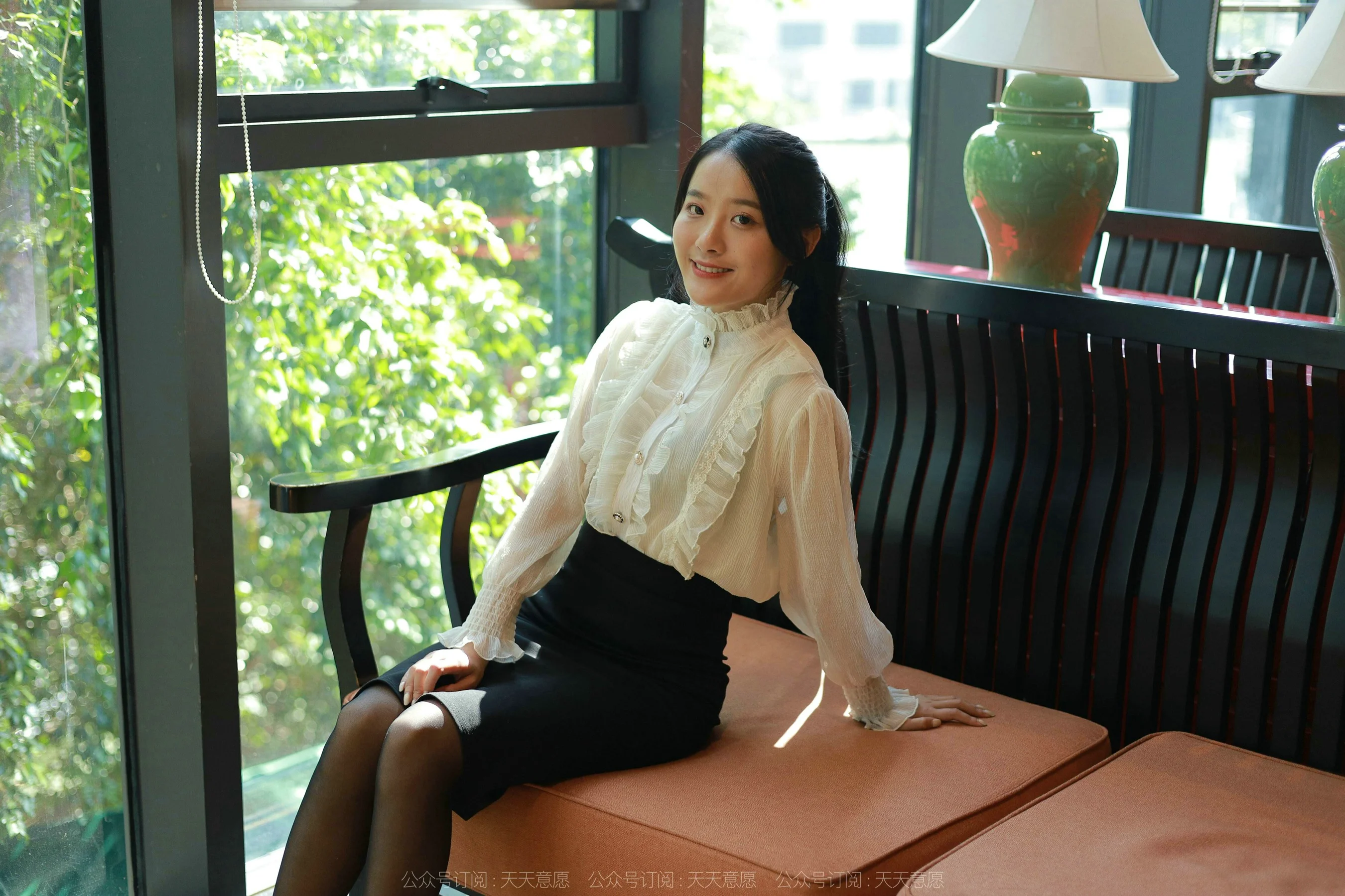 [IESS异思趣向] 丝享家 1017：婉萍 《黑丝咖啡》 - 爱照片