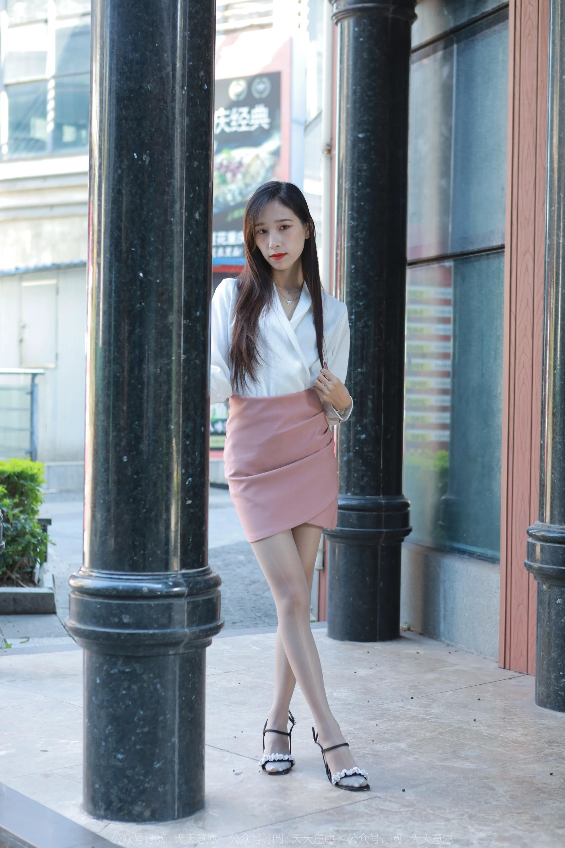 [IESS异思趣向] 丝享家 1250 美子《街角的爱人》 - 爱照片