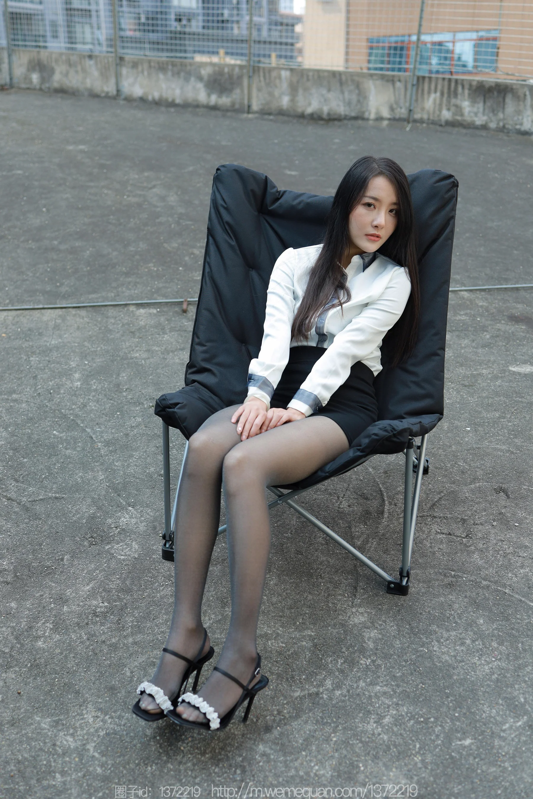 [IESS异思趣向] 丝享家 1358 婉萍《户外OL》 - 爱照片