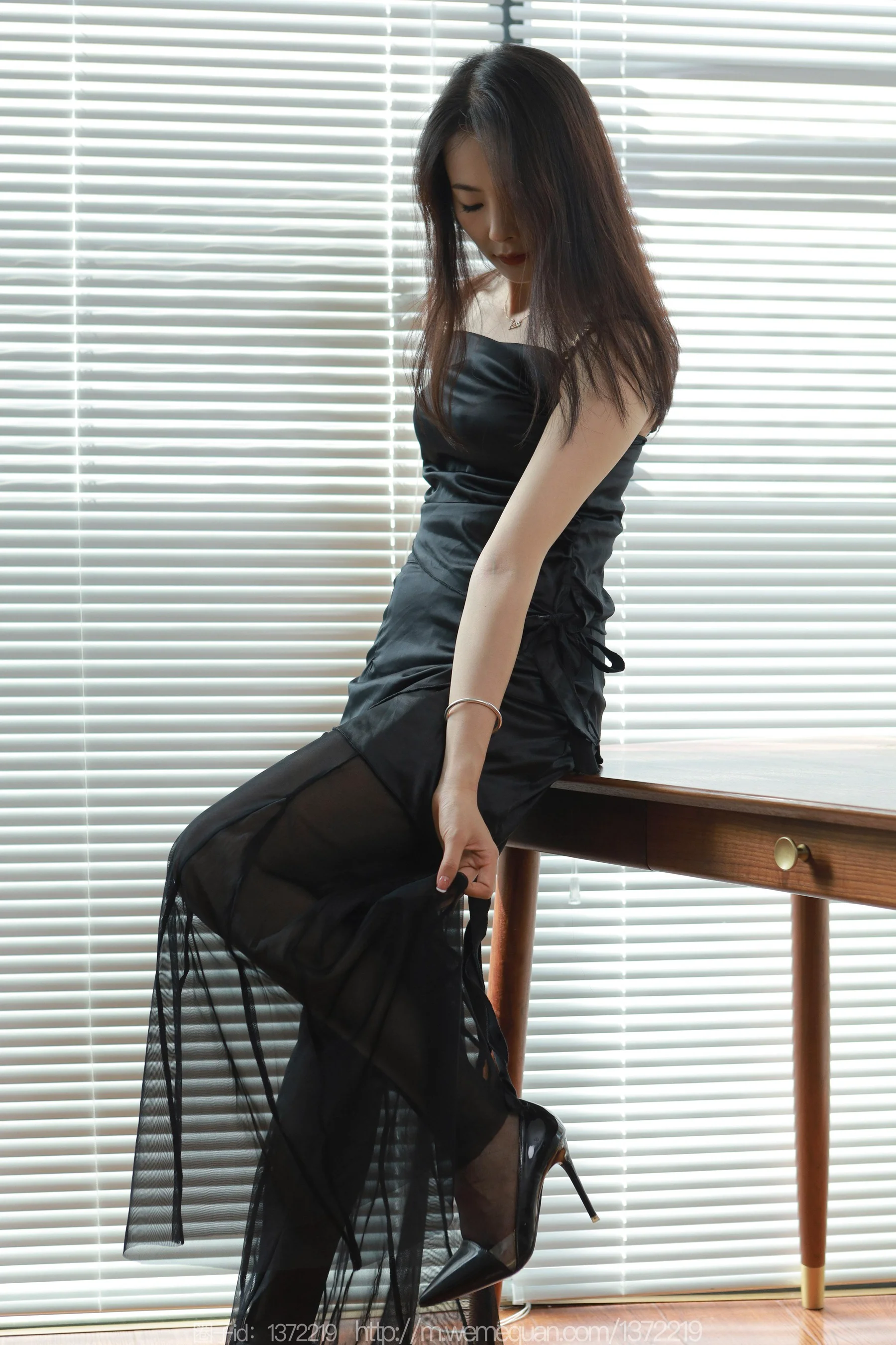[IESS异思趣向] 丝享家 1478 小金《黑色蒙娜丽莎》 - 爱照片
