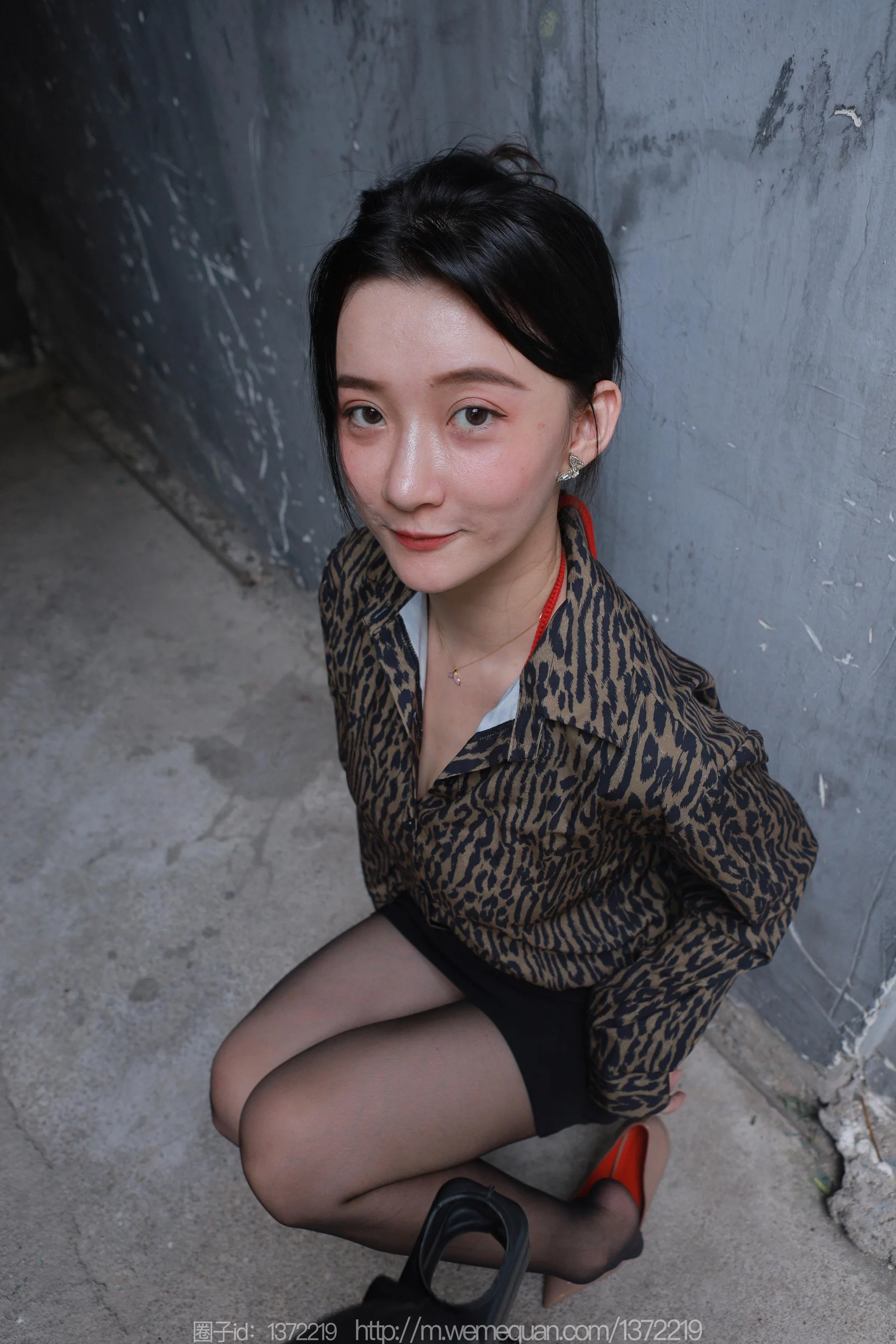 [IESS异思趣向] 丝享家 1488 秋秋《孤身走暗巷》 - 爱照片