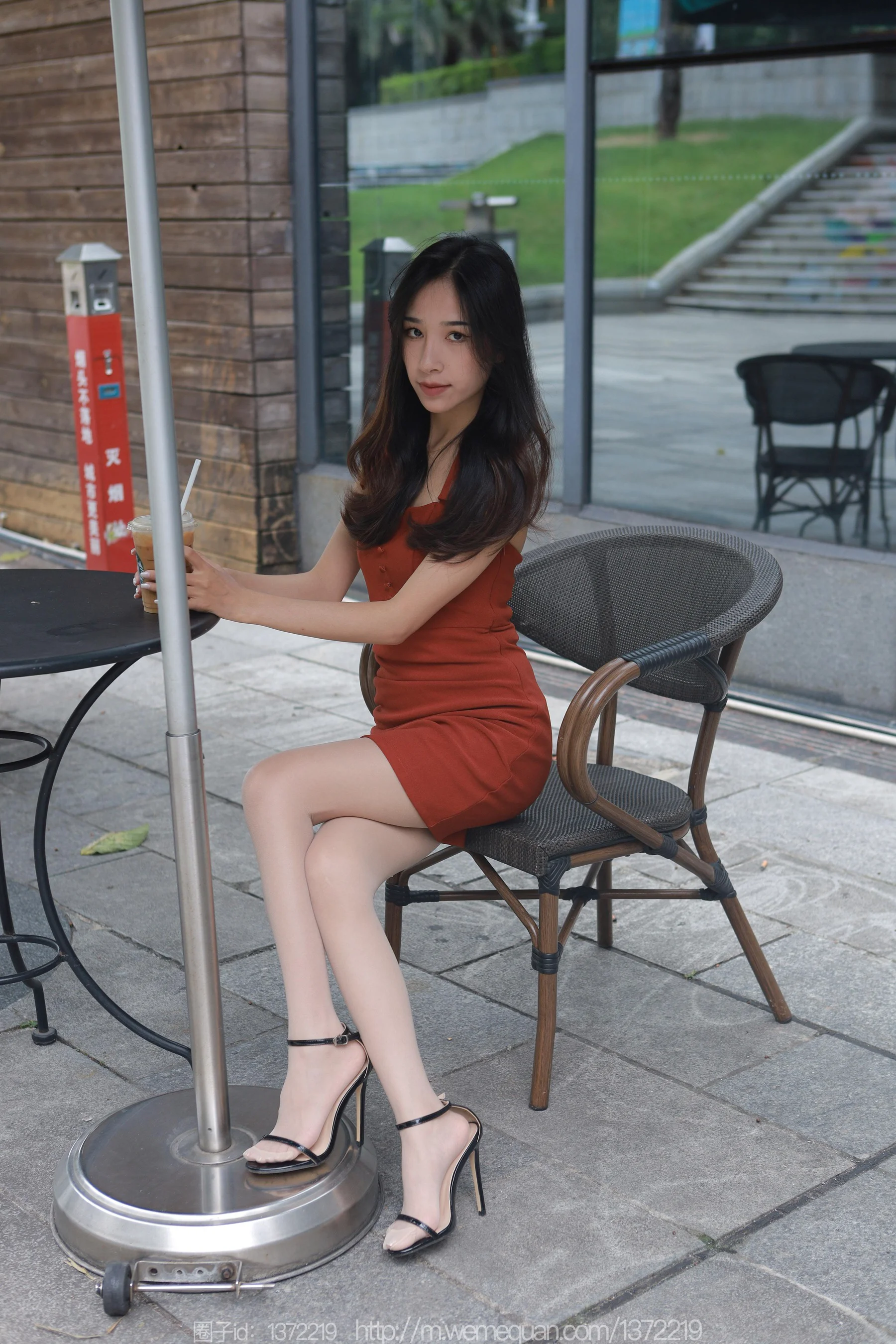 [IESS异思趣向] 丝享家 1492 美子《街头丽人》 - 爱照片