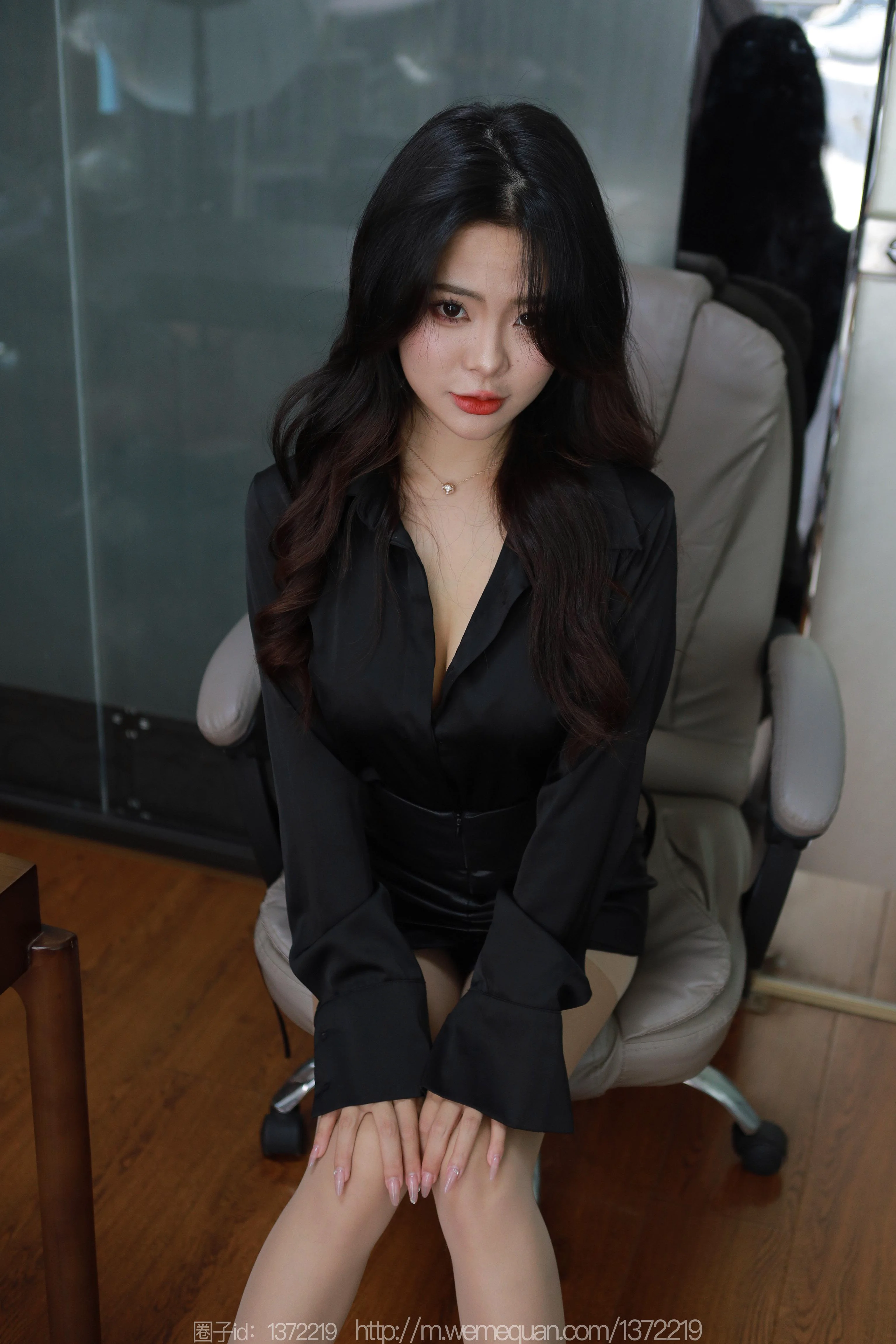 [IESS异思趣向] 丝享家 1539 兔兔《桌上的办公》 - 爱照片