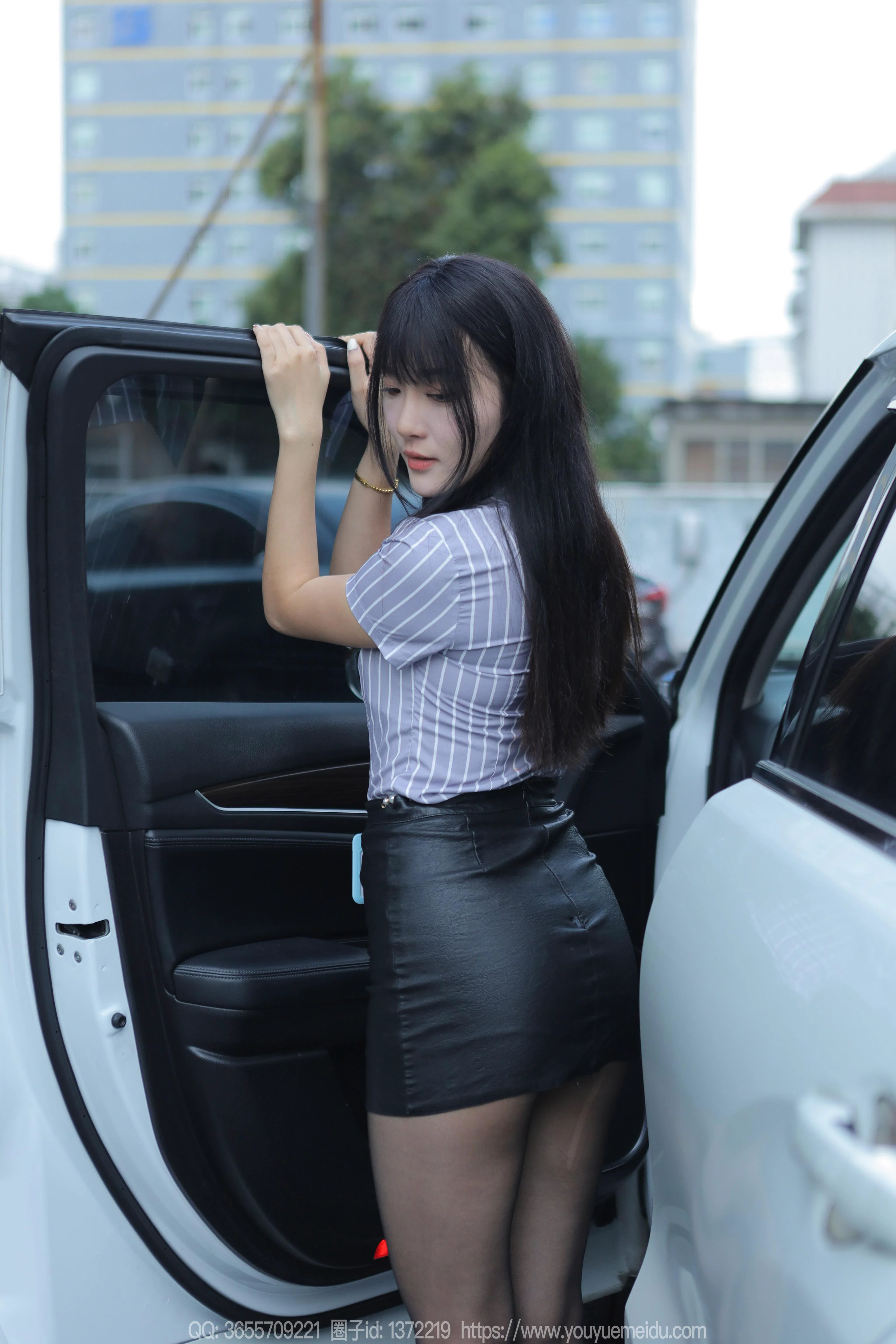 [IESS异思趣向] 丝享家 1650 婉萍《超短皮裙》 - 爱照片
