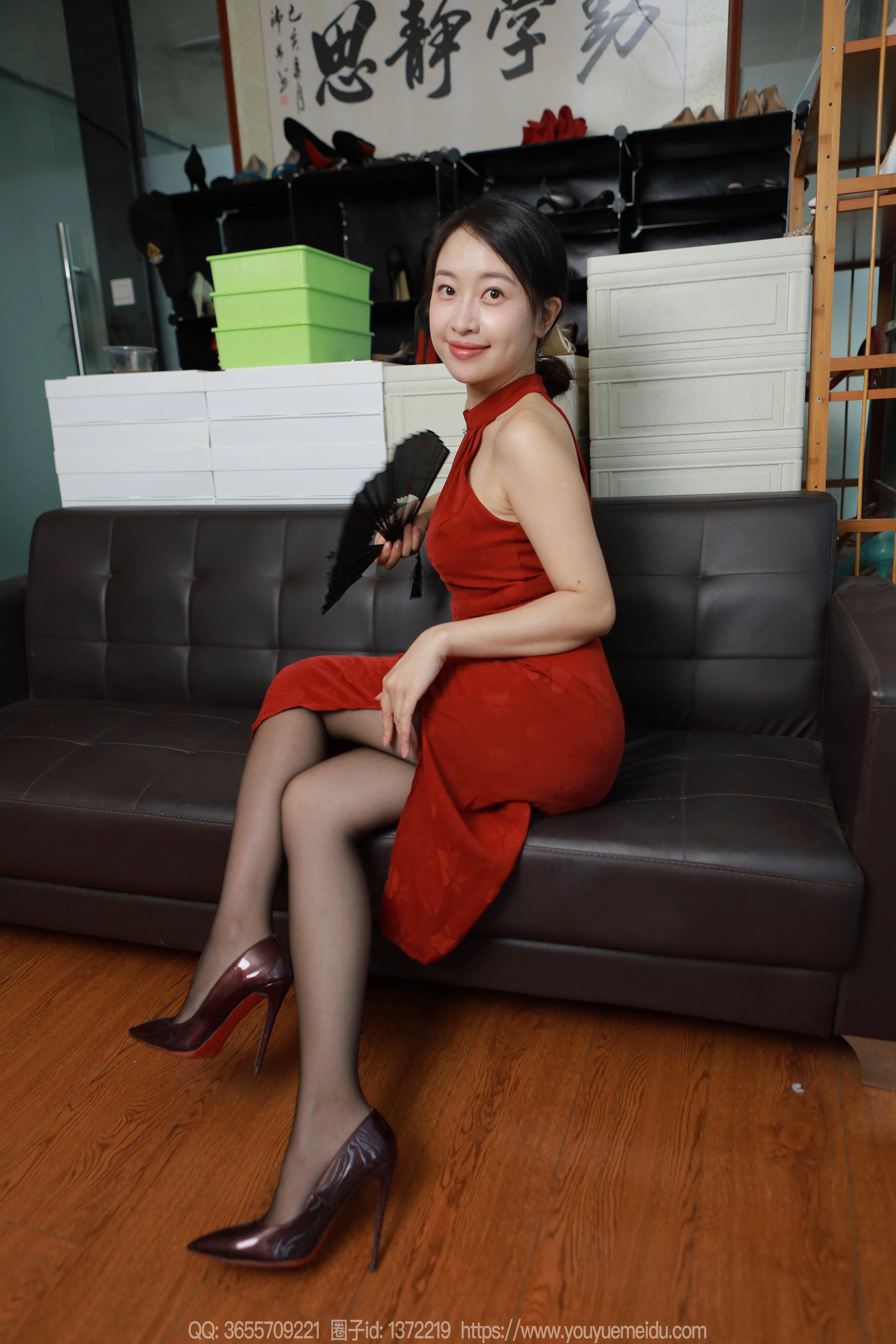 [IESS异思趣向] 丝享家 1834 小婕《红黑》 - 爱照片