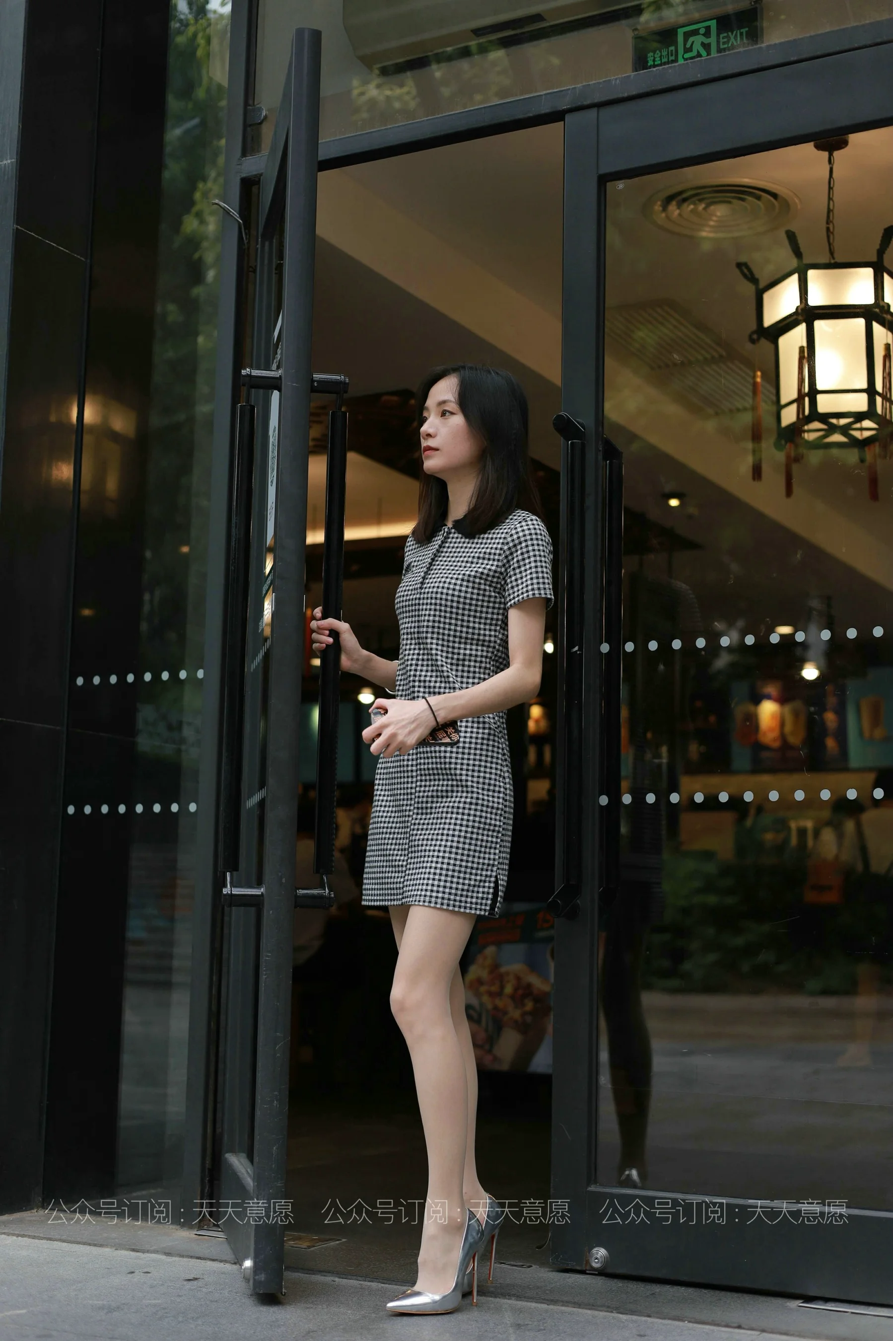 [IESS异思趣向] 丝享家 867：小六 《格子连衣裙》 - 爱照片