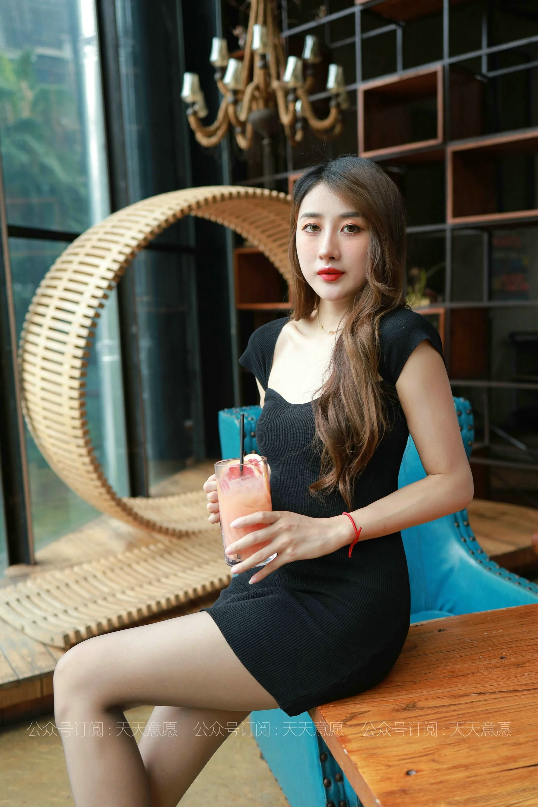 [IESS异思趣向] 丝享家 870：夏夏 《紧身包臀裙》 - 爱照片