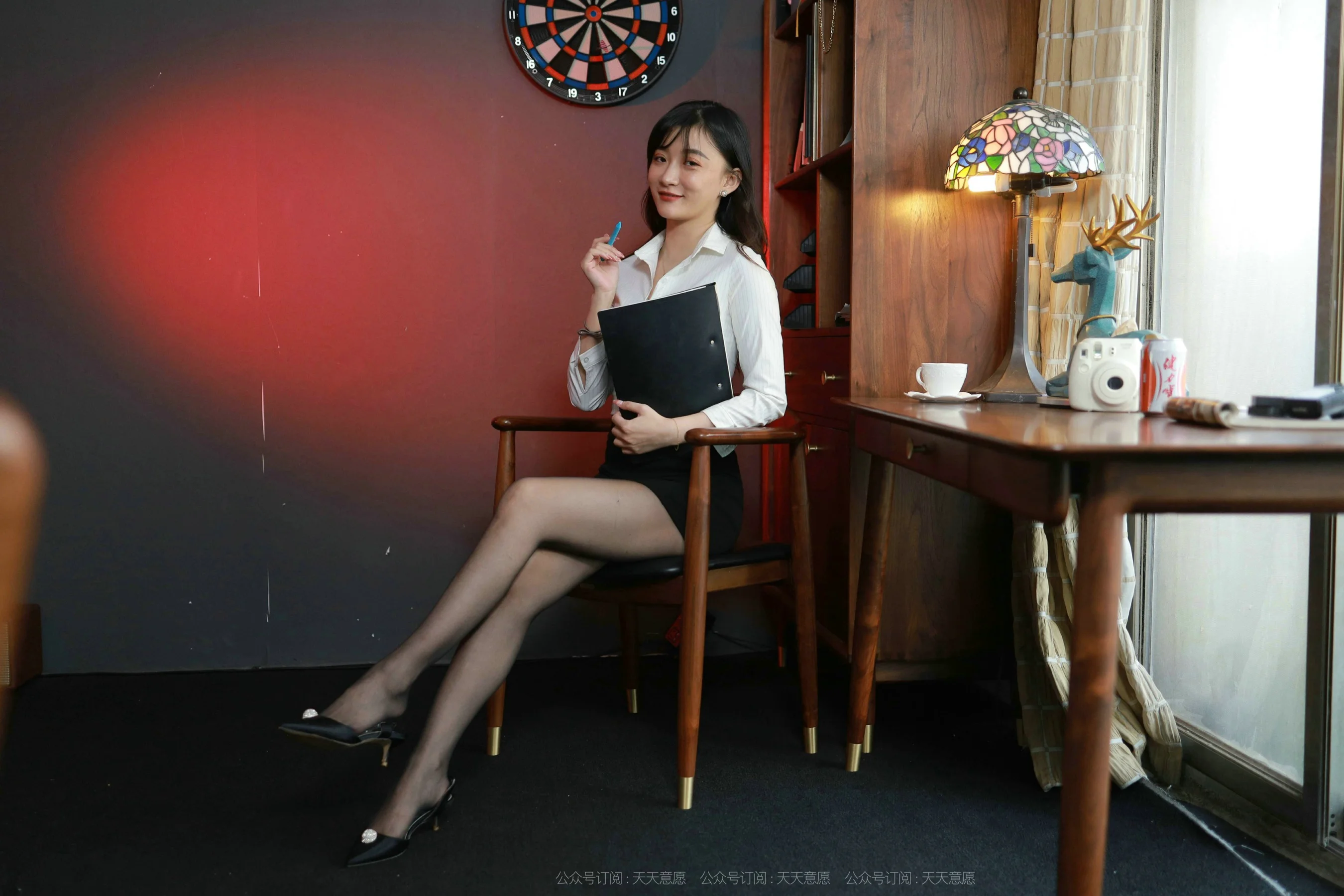 [IESS异思趣向] 丝享家 899：秋秋 《企划部OL美女》 - 爱照片