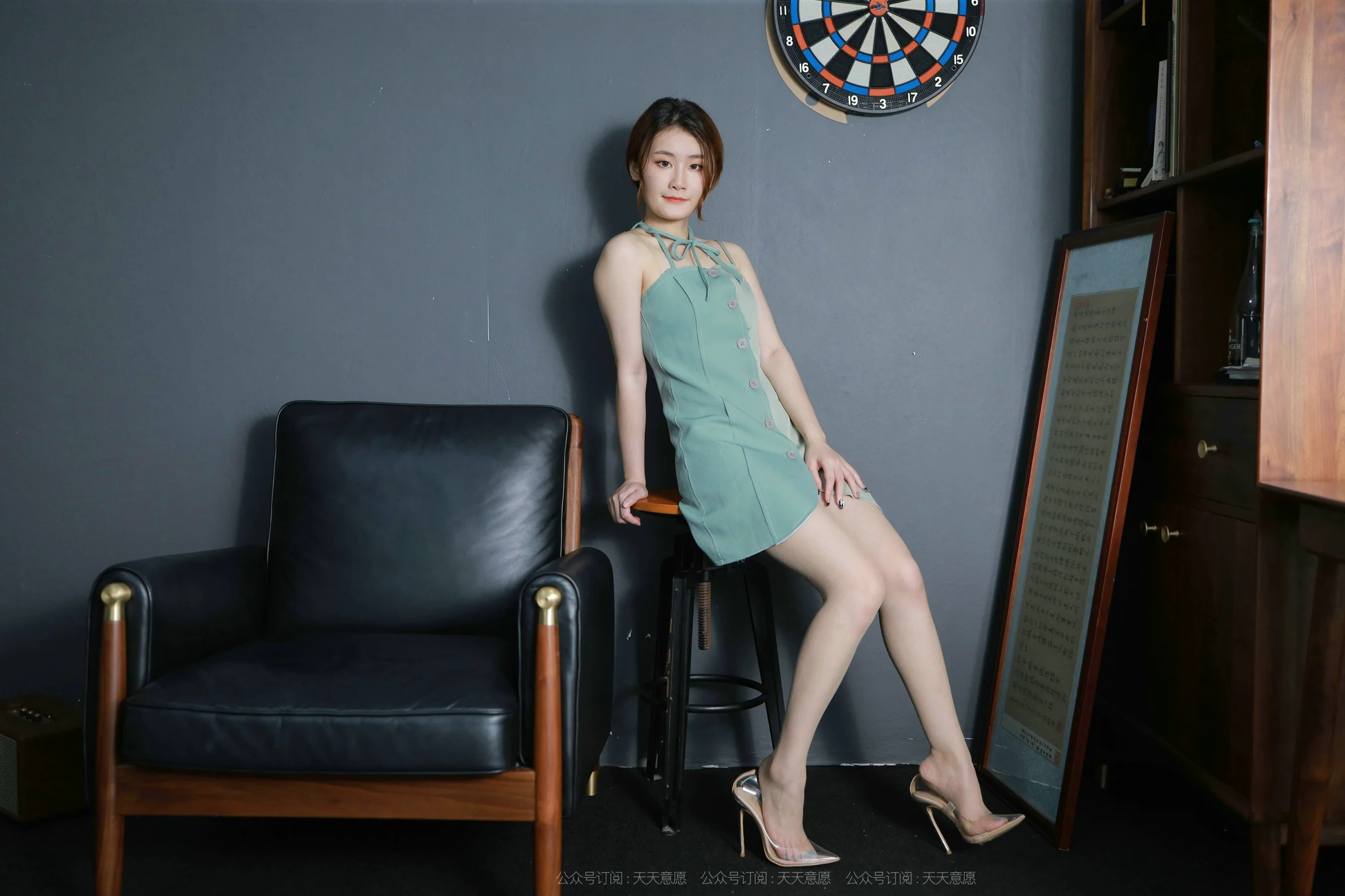 [IESS异思趣向] 丝享家 925：紫薇 《淡绿短裙》 - 爱照片