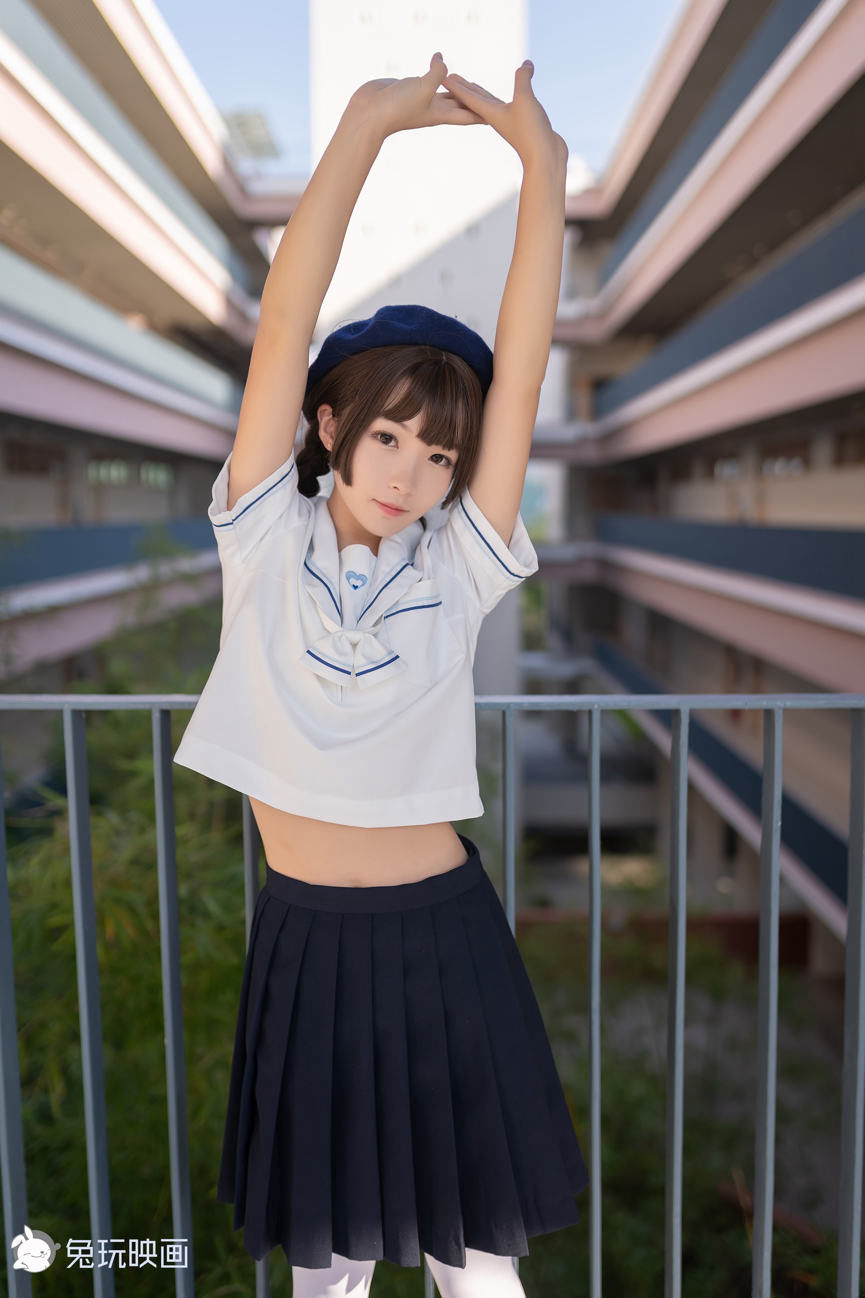 [兔玩印画] No.032 楼梯上的白丝少女 - 爱照片