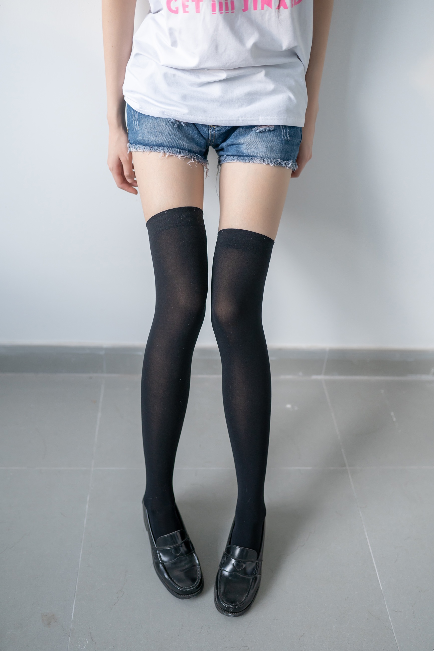 [兔玩印画] B63.002 黑色半筒袜 - 爱照片