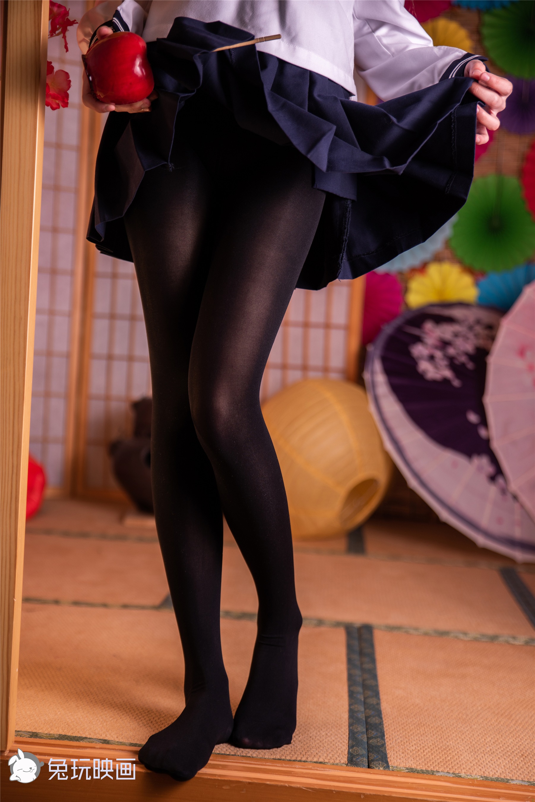 [兔玩印画] B92.003 冬天里的黑丝JK裙 - 爱照片