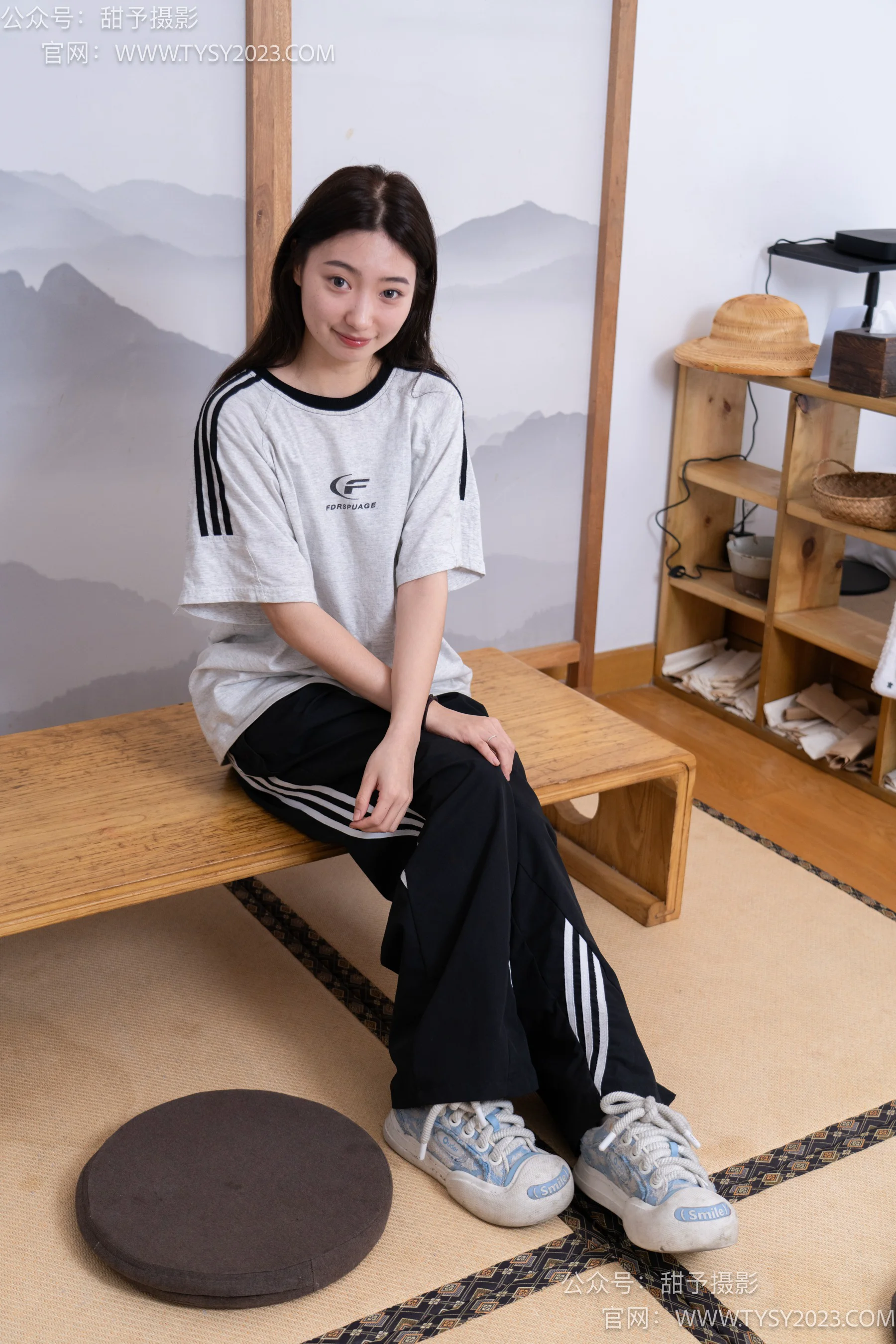 [甜予摄影] No.045 雪梨-帆布鞋、白棉袜、裸足 - 爱照片