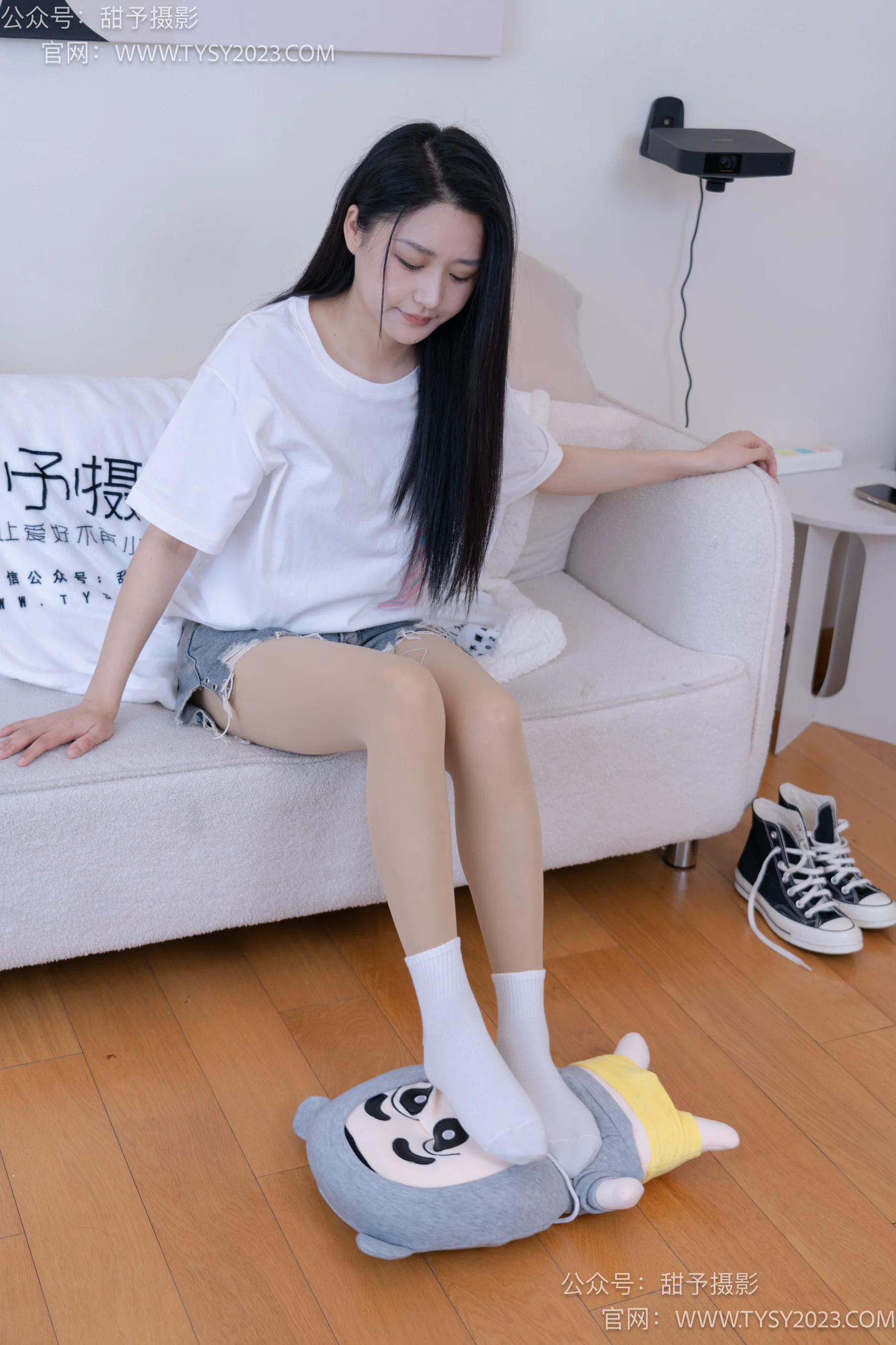 [甜予摄影] No.072 澜澜-帆布鞋、白棉袜、踩蜡笔小新玩偶剧情 - 爱照片