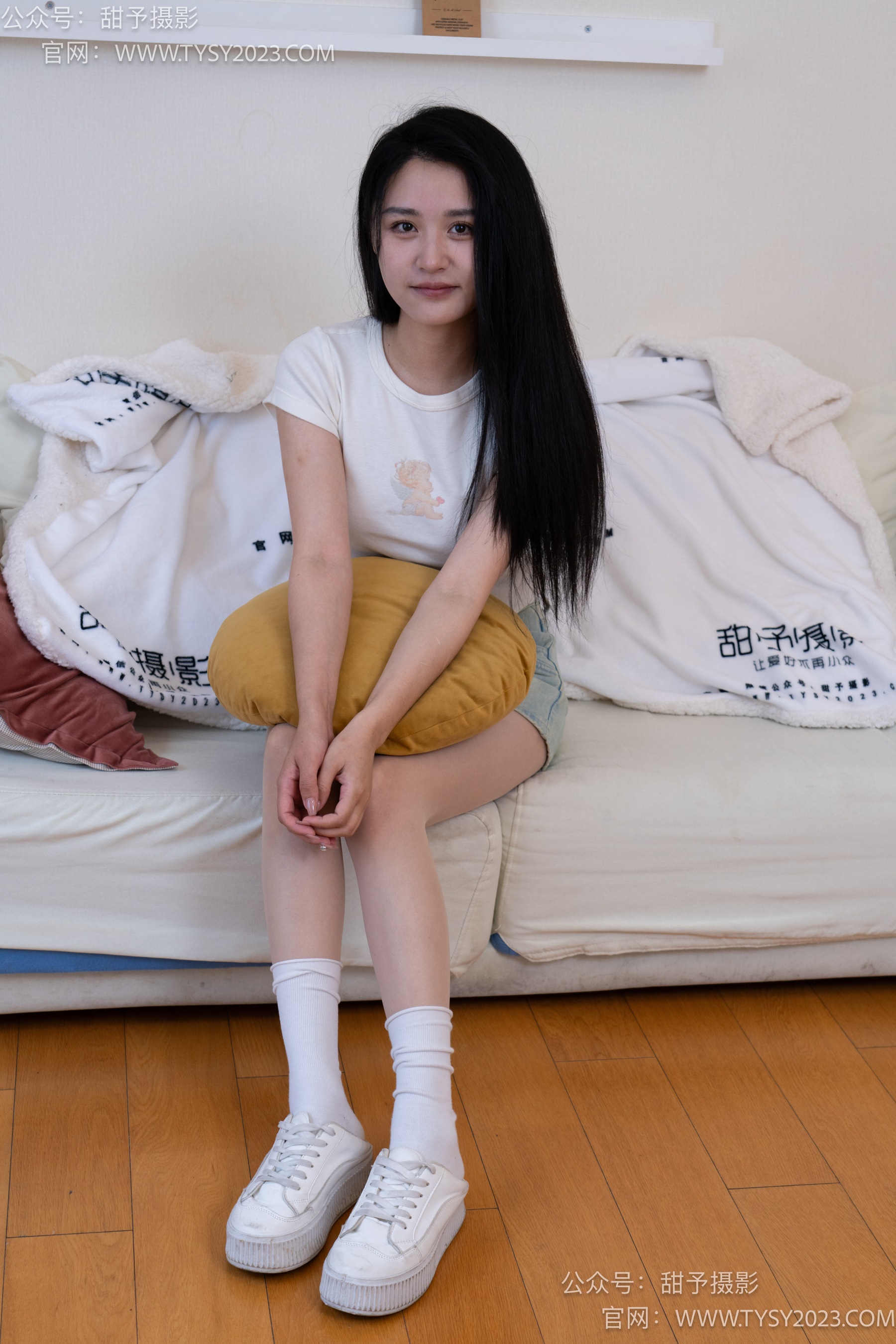 [甜予摄影] No.096 澜澜-板鞋、白棉袜、肉丝（脚尖加固款） - 爱照片