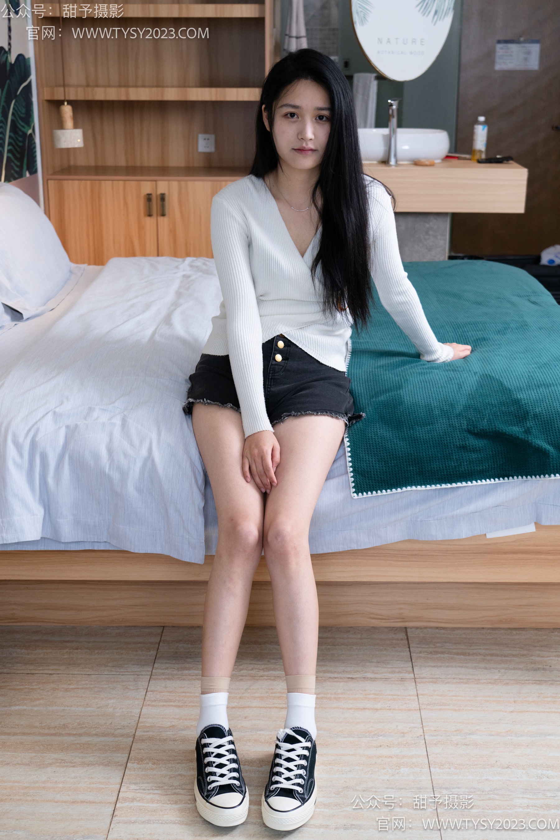 [甜予摄影] No.099 澜澜-帆布鞋、皮鞋、短肉丝、白棉袜、裸足 - 爱照片