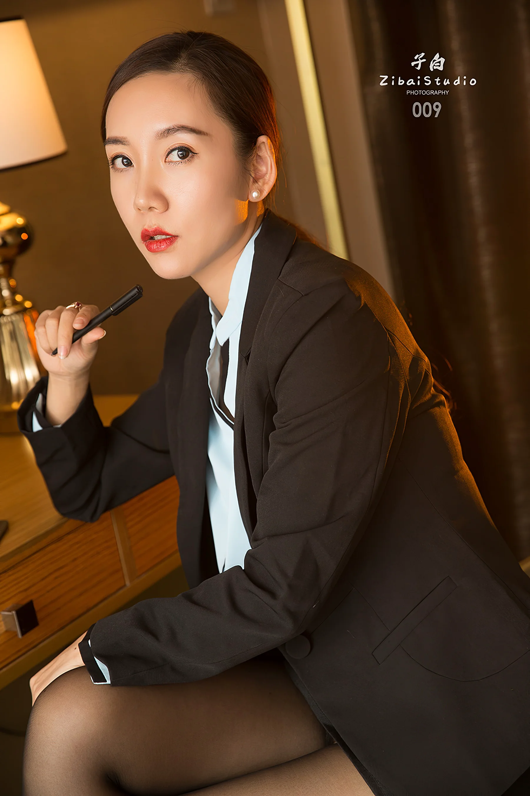 [头条女神TouTiao] No.S026 众筹OL主题2020-艾静香 - 爱照片