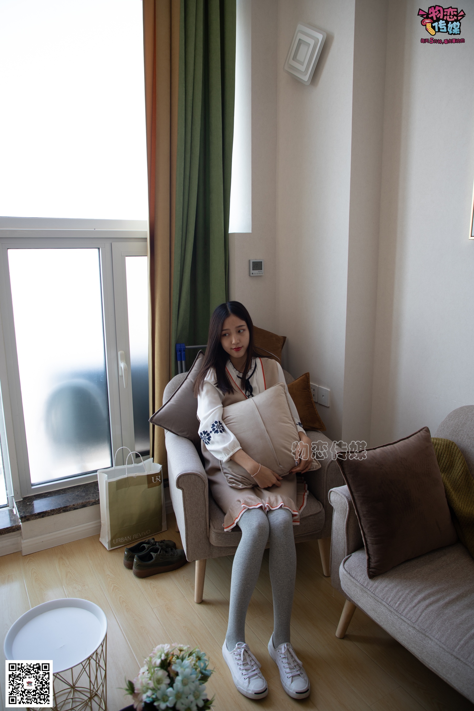 [物恋传媒] NO.066 开口笑,灰色的森女系 - 爱照片