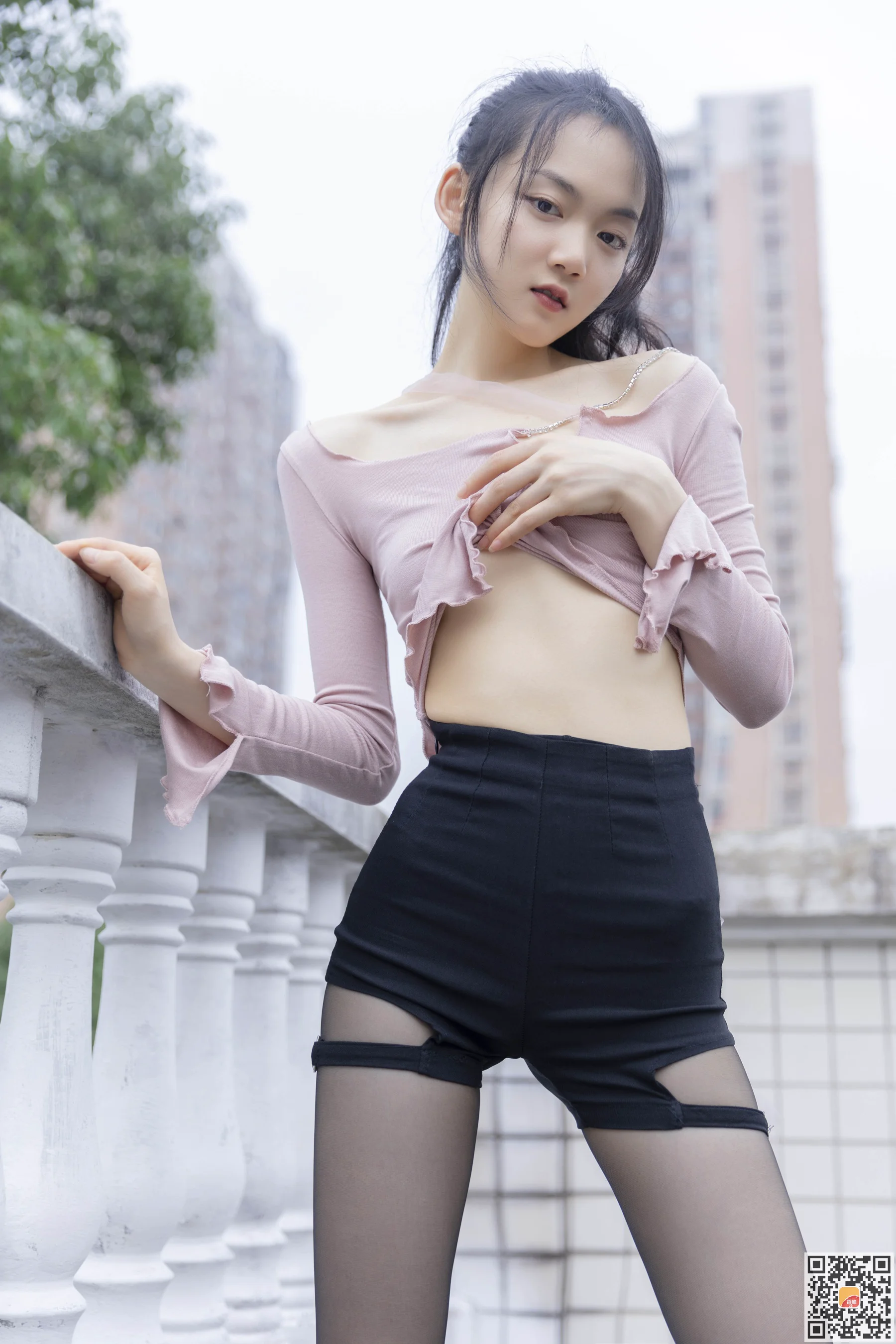 [香柚] 《开档黑丝太勾魂》小婷 - 爱照片