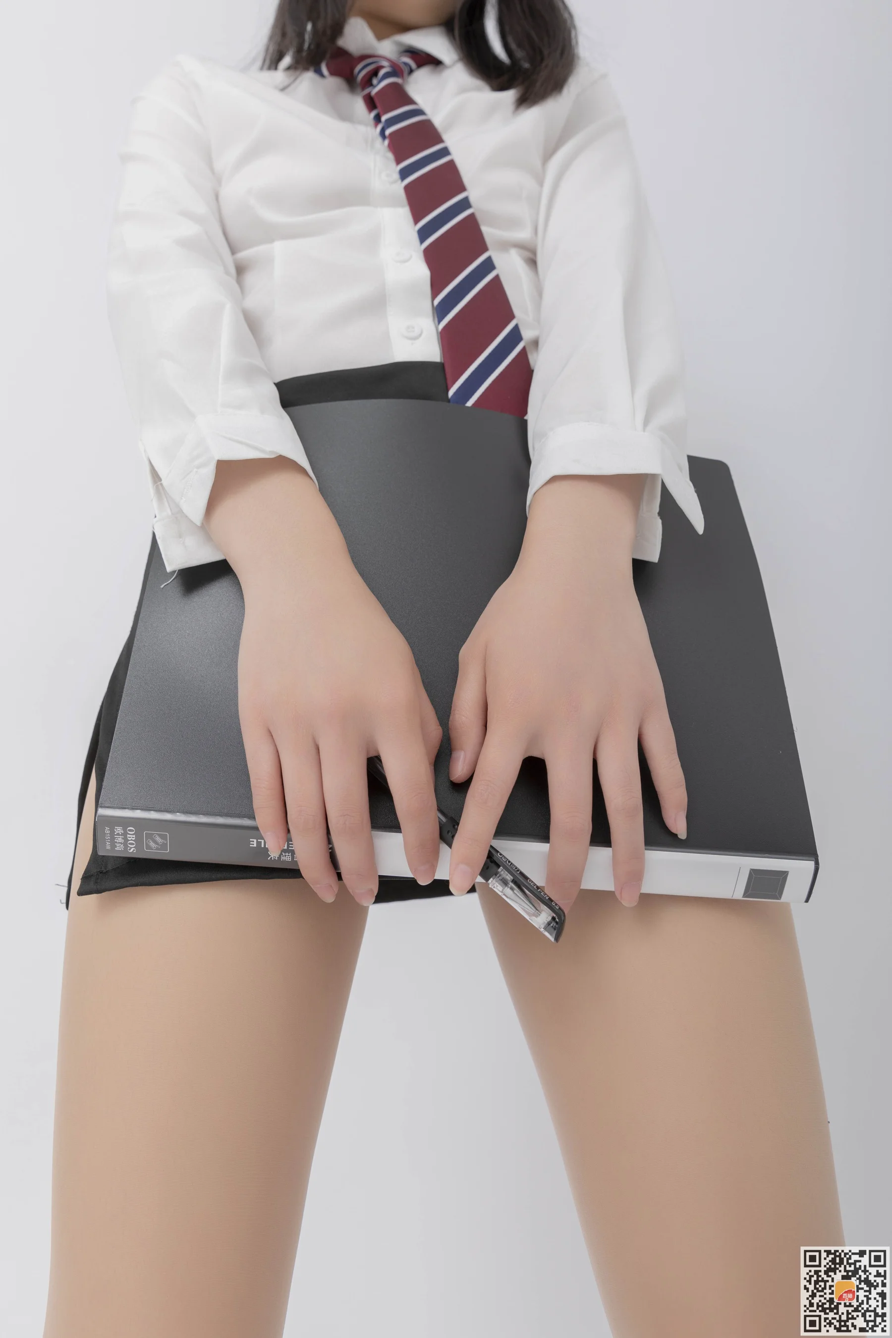 [香柚] 《女职员丝袜写真》晓晓 - 爱照片