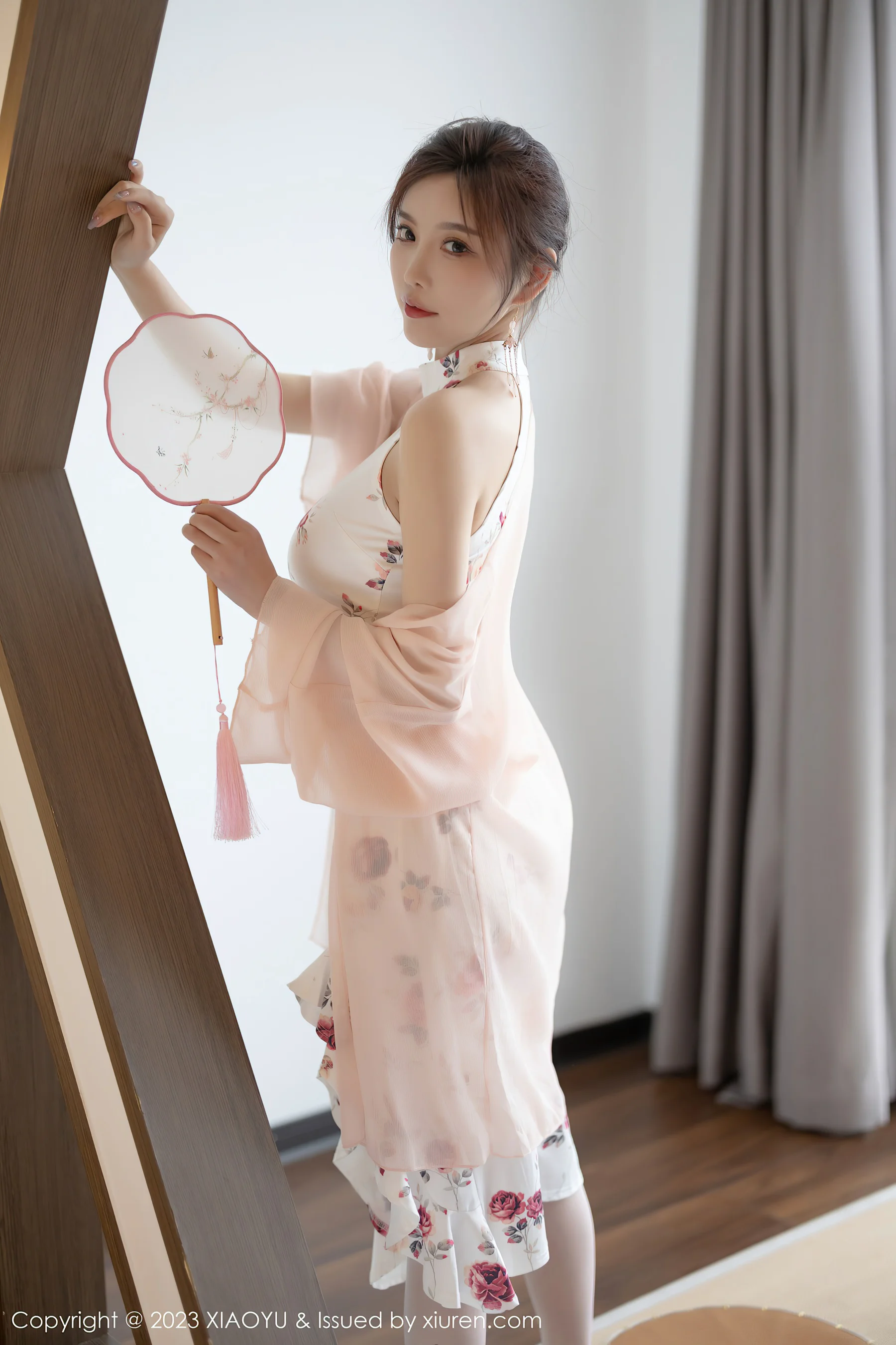 [XIAOYU语画界] VOL.1046 杨晨晨Yome 长裙美腿 - 爱照片