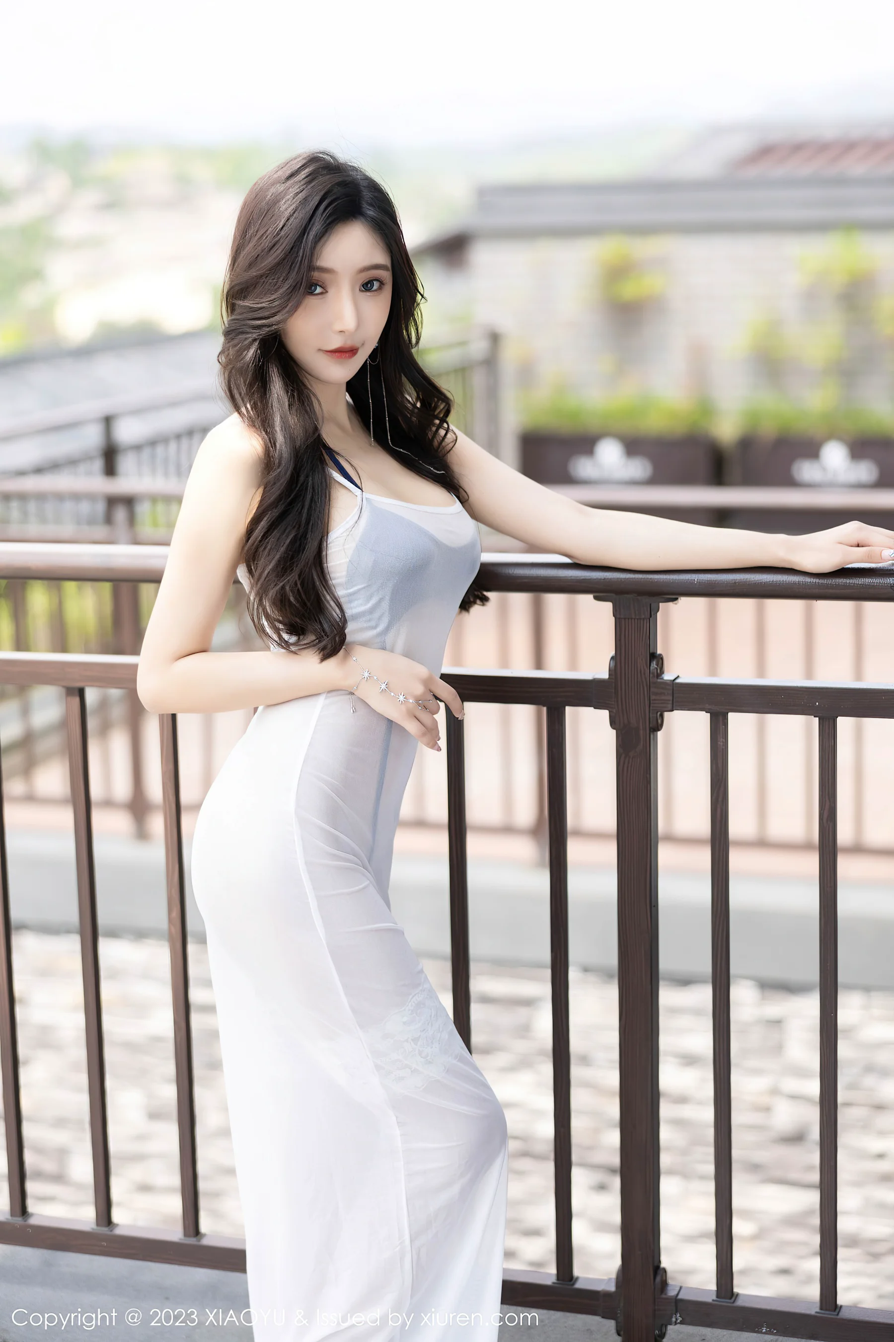 [XIAOYU语画界] VOL.1052 王馨瑶yanni 长裙美腿 - 爱照片