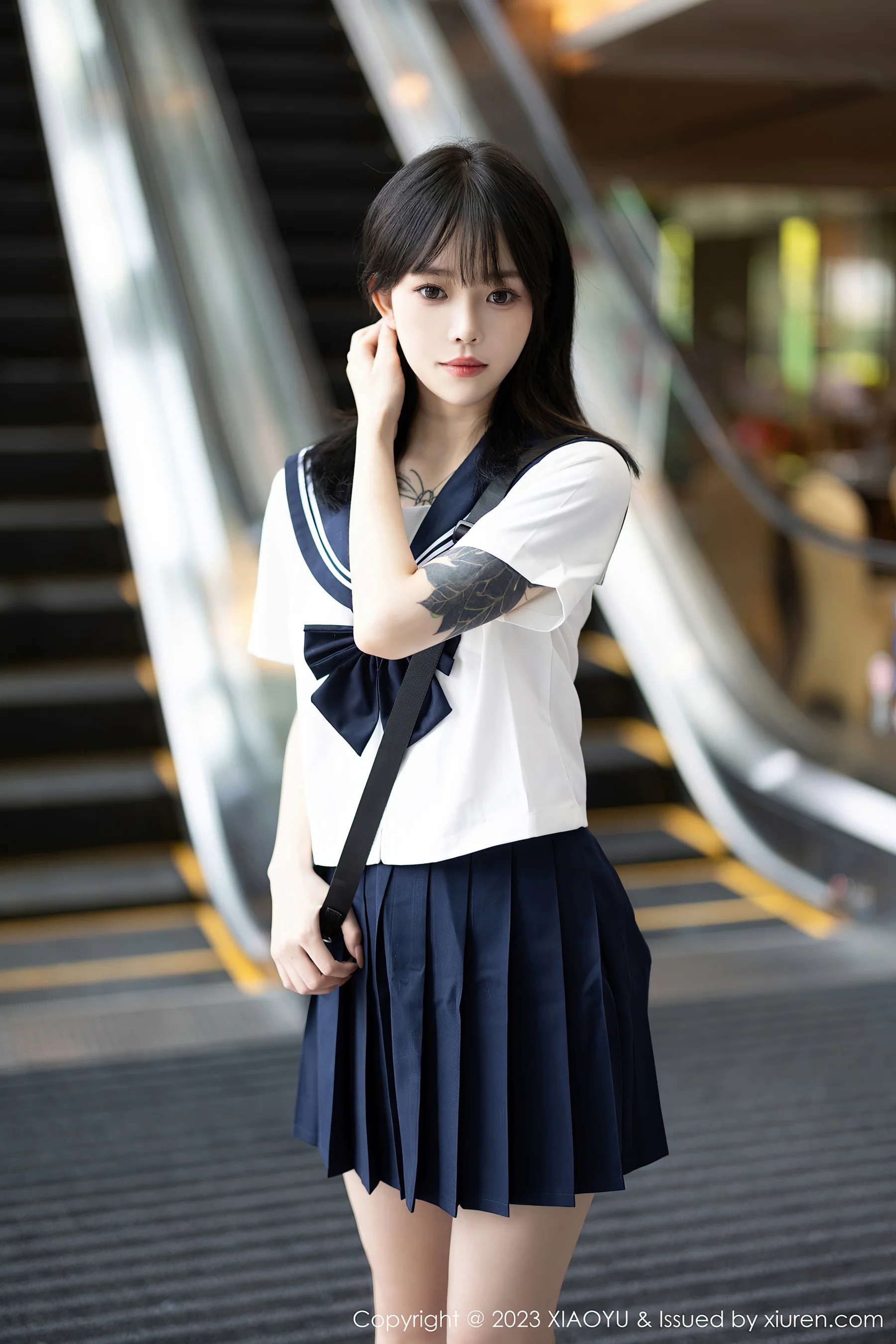 [XIAOYU语画界] VOL.1087 奶瓶. 学生装美腿 - 爱照片
