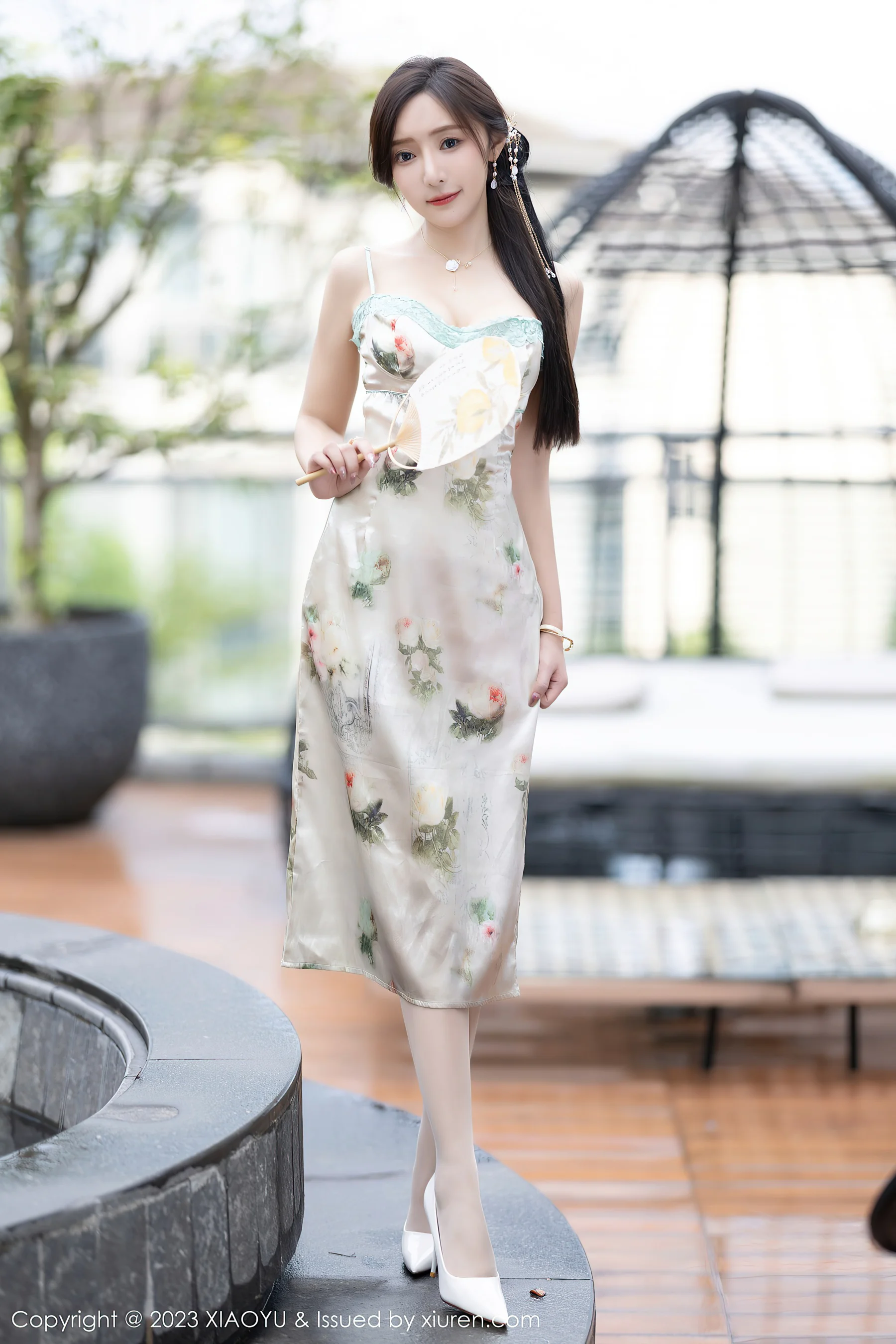 [XIAOYU语画界] VOL.1097 王馨瑶yanni 长裙美腿 - 爱照片